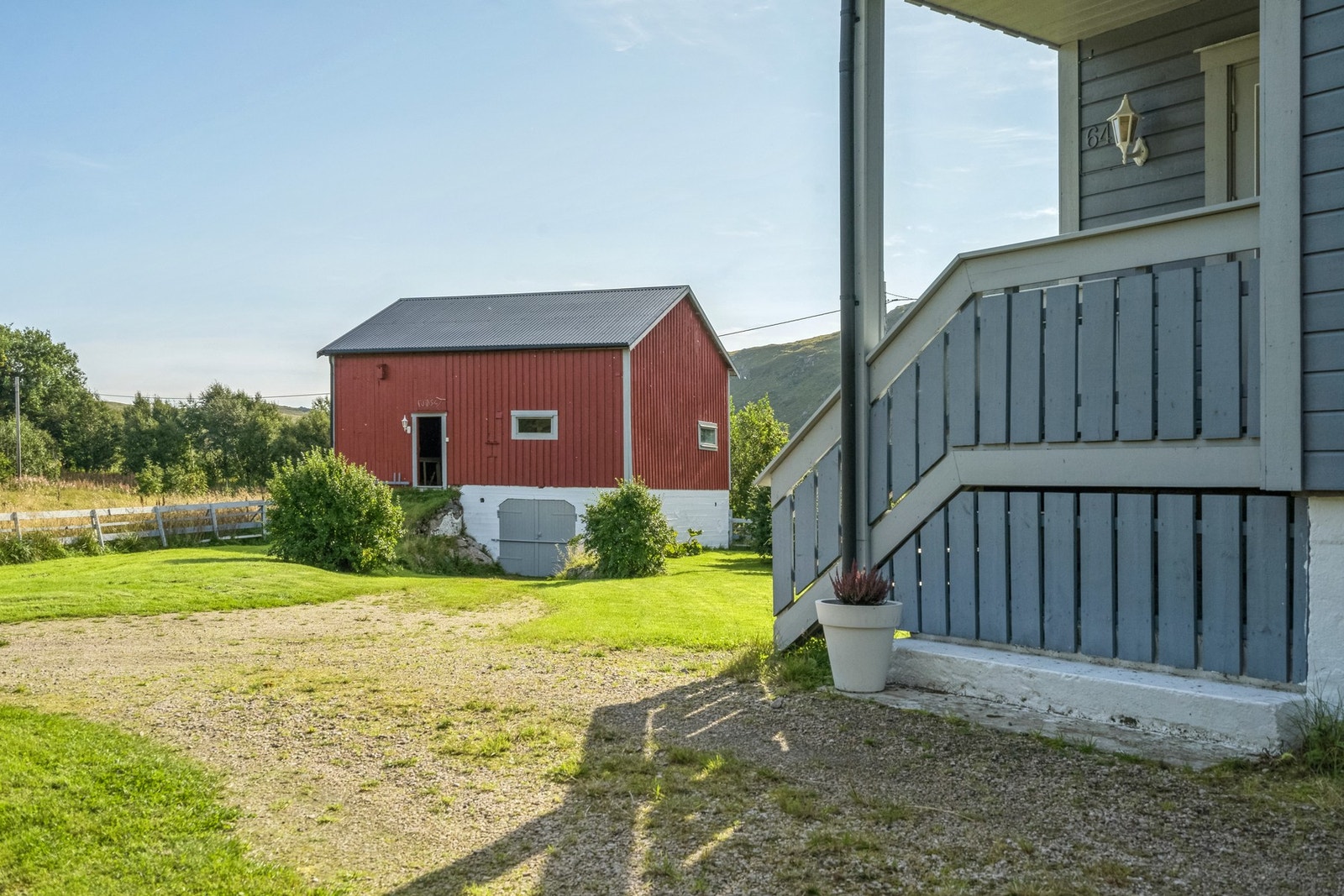 På eiendommen står det også en innholdsrik fjøs. Galleribilde