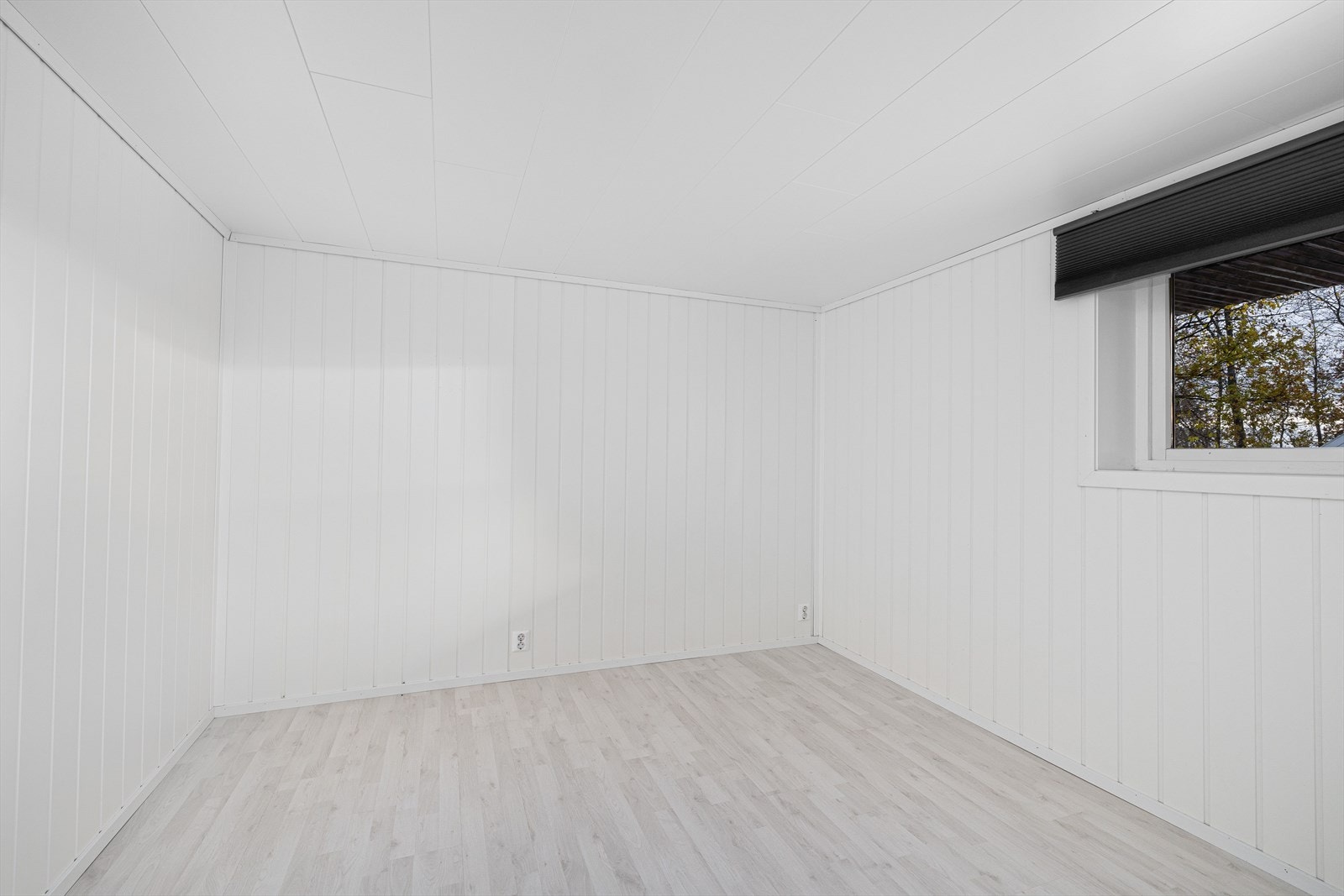 Hybelen er innredet med et lyst og pent soverom. Galleribilde