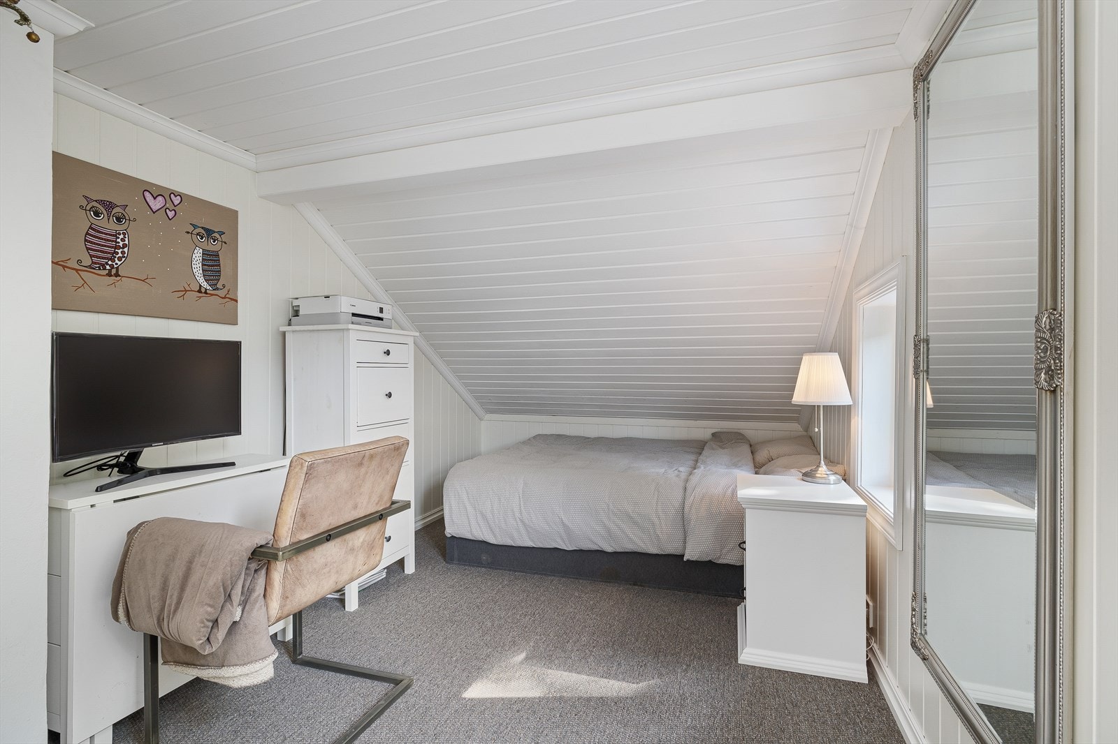 Boligen er innredet med tre delikate soverom og en sovealkove. Galleribilde