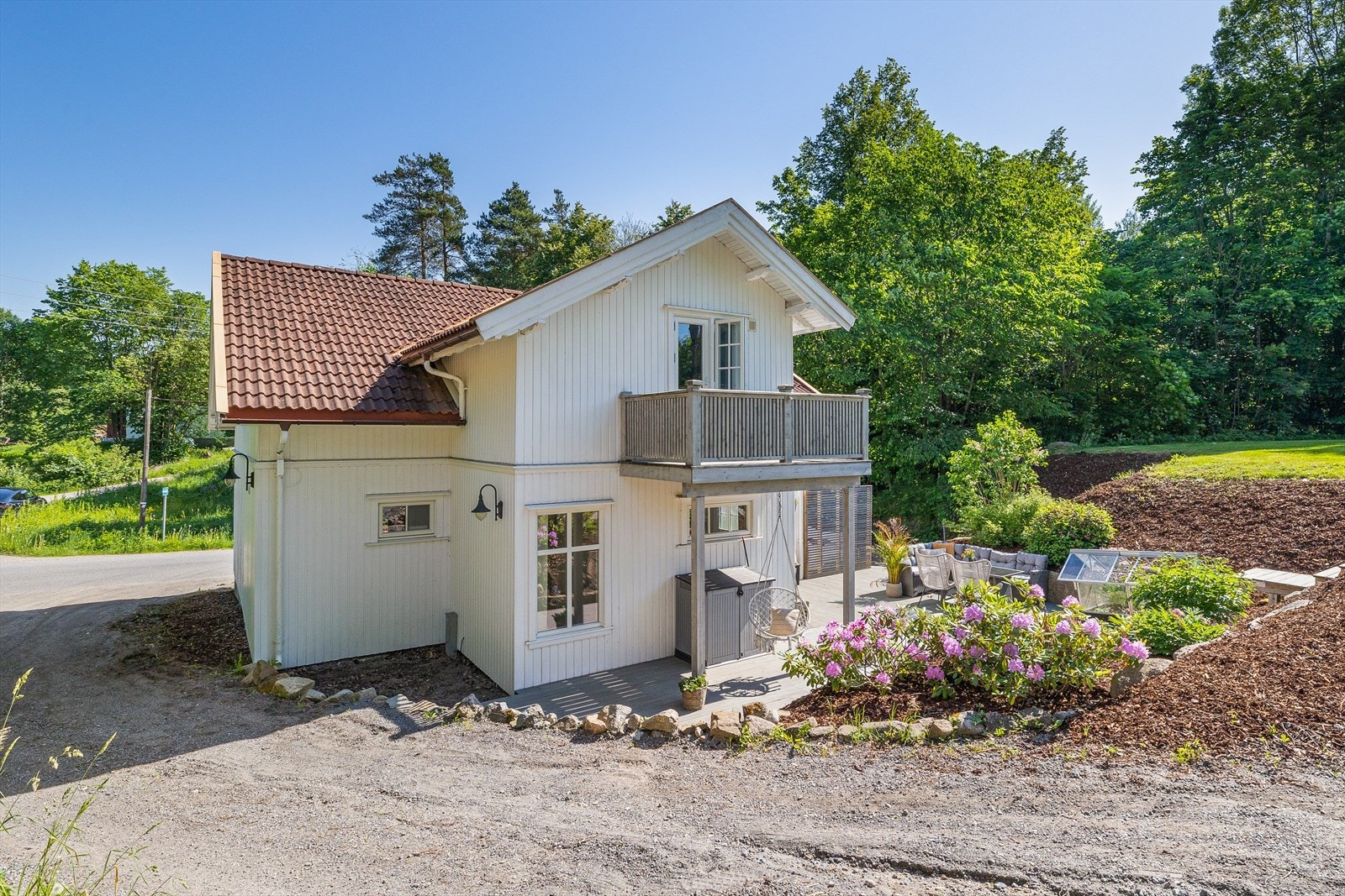 Hvitsteinveien 228 er en virkelig perle av en eiendom men helt nydelig beliggenhet. Galleribilde