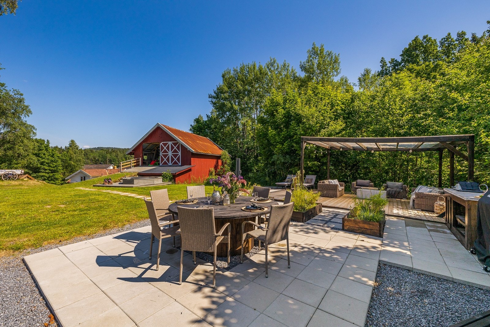 Uteplassen er perfekt for varme dager. Galleribilde