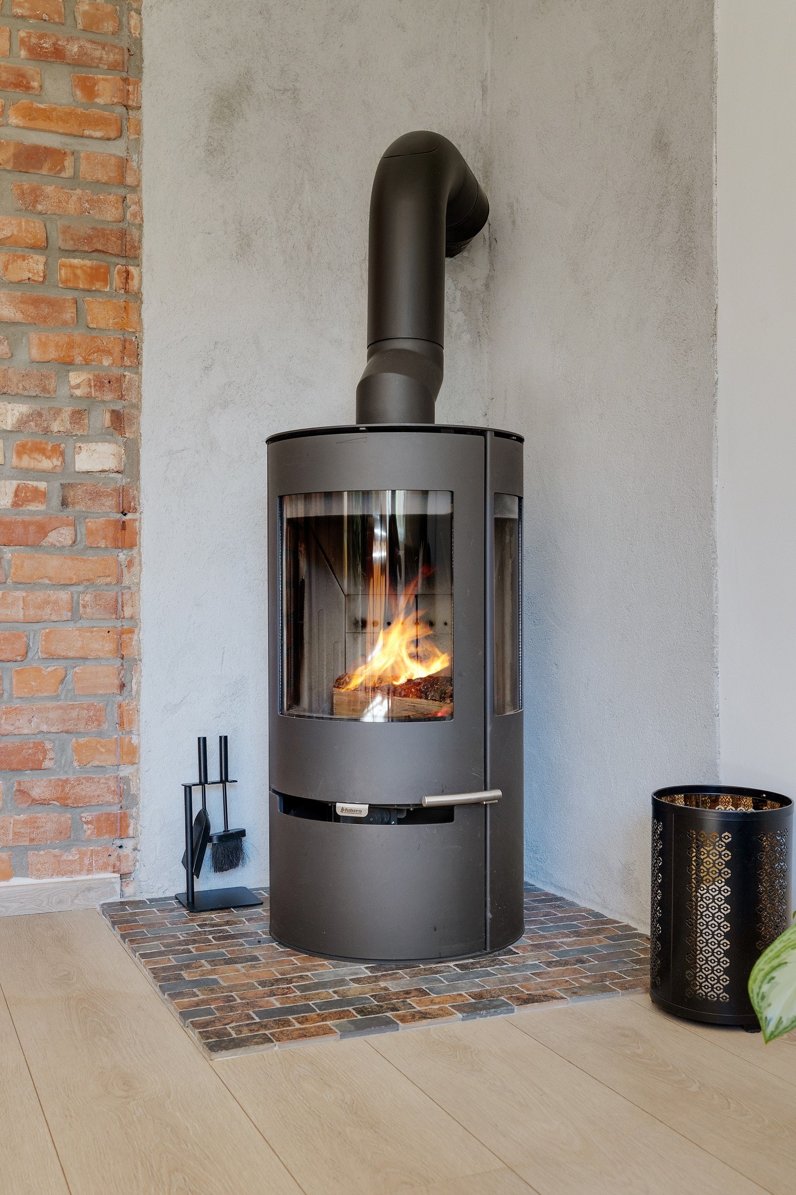 Stuen har egen peis som gir en lun og koselig stemning til rommet. Galleribilde