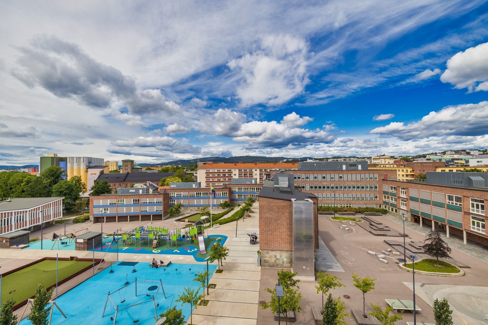 Nordpolen skole ligger kun en kort spasertur unna leiligheten. Galleribilde