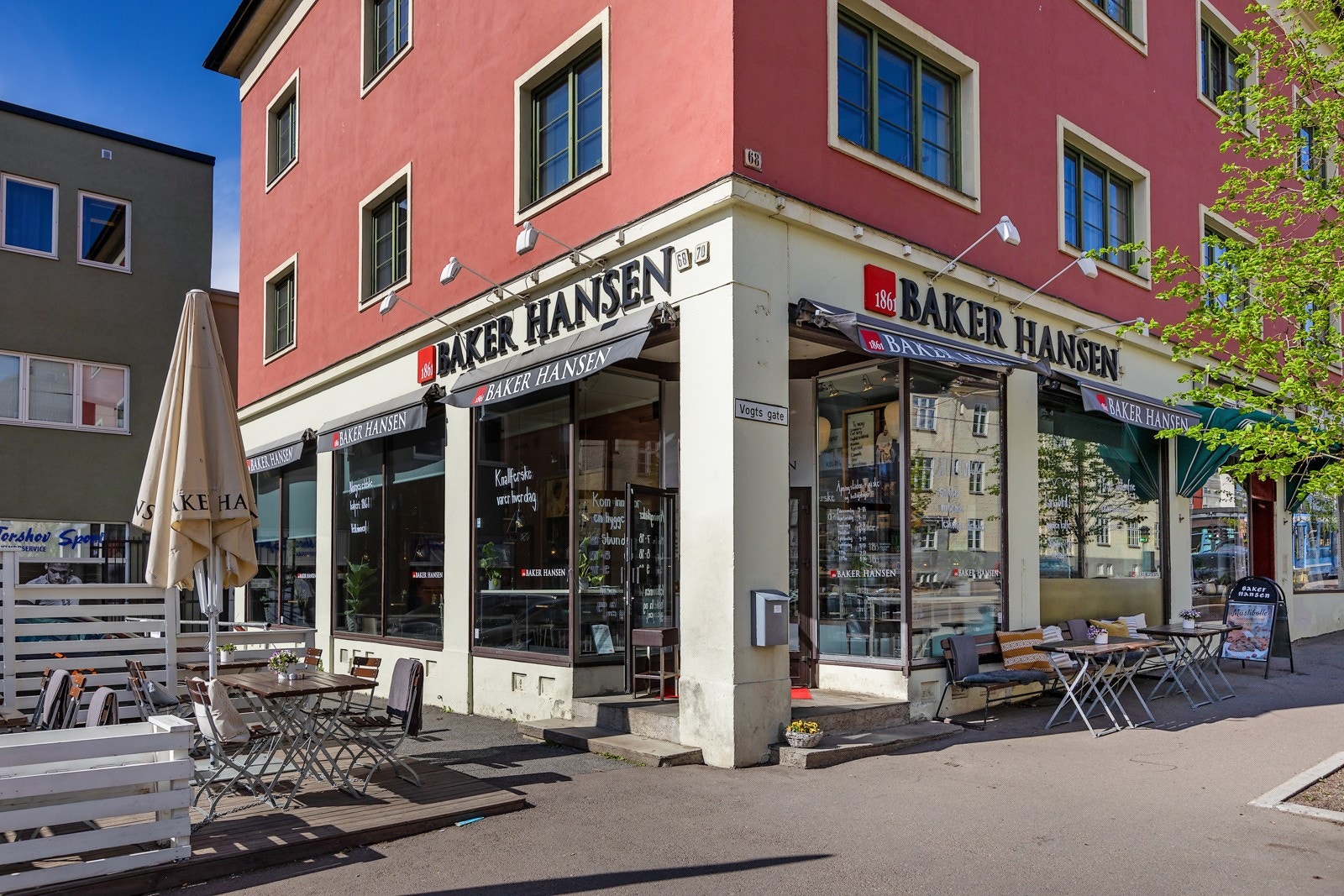 Baker Hansen er populær blant beboerne på Torshov Galleribilde
