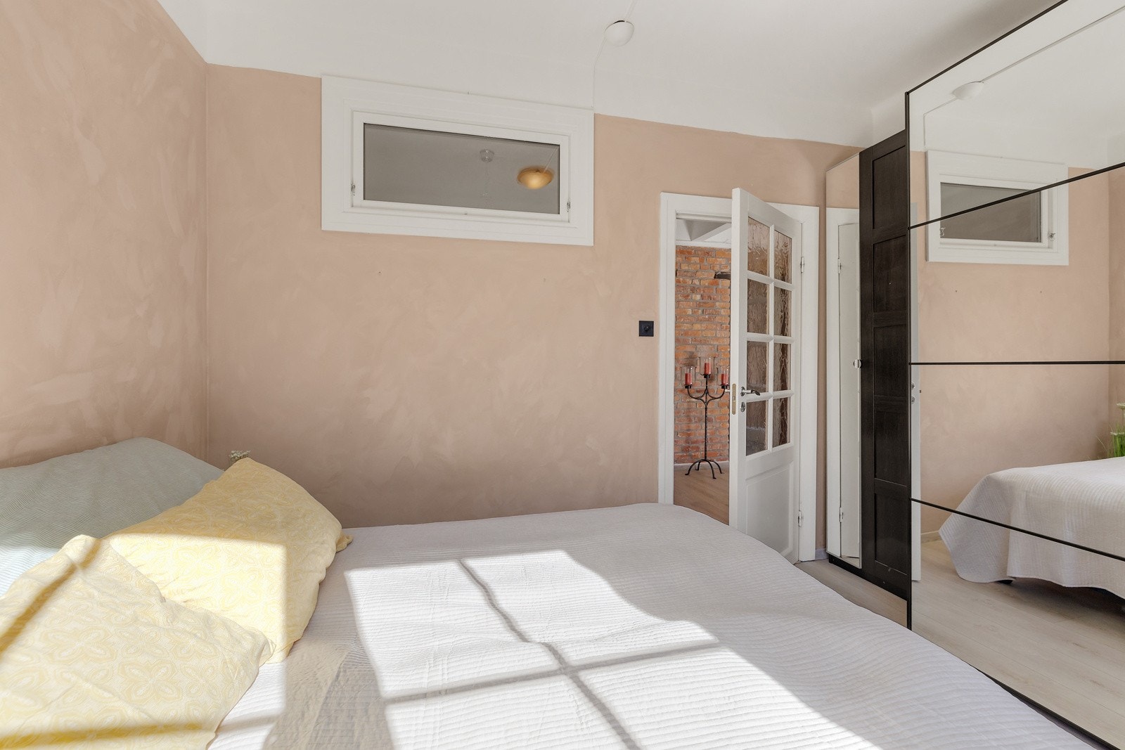 Soverommet har tilkomst fra stuen. Galleribilde