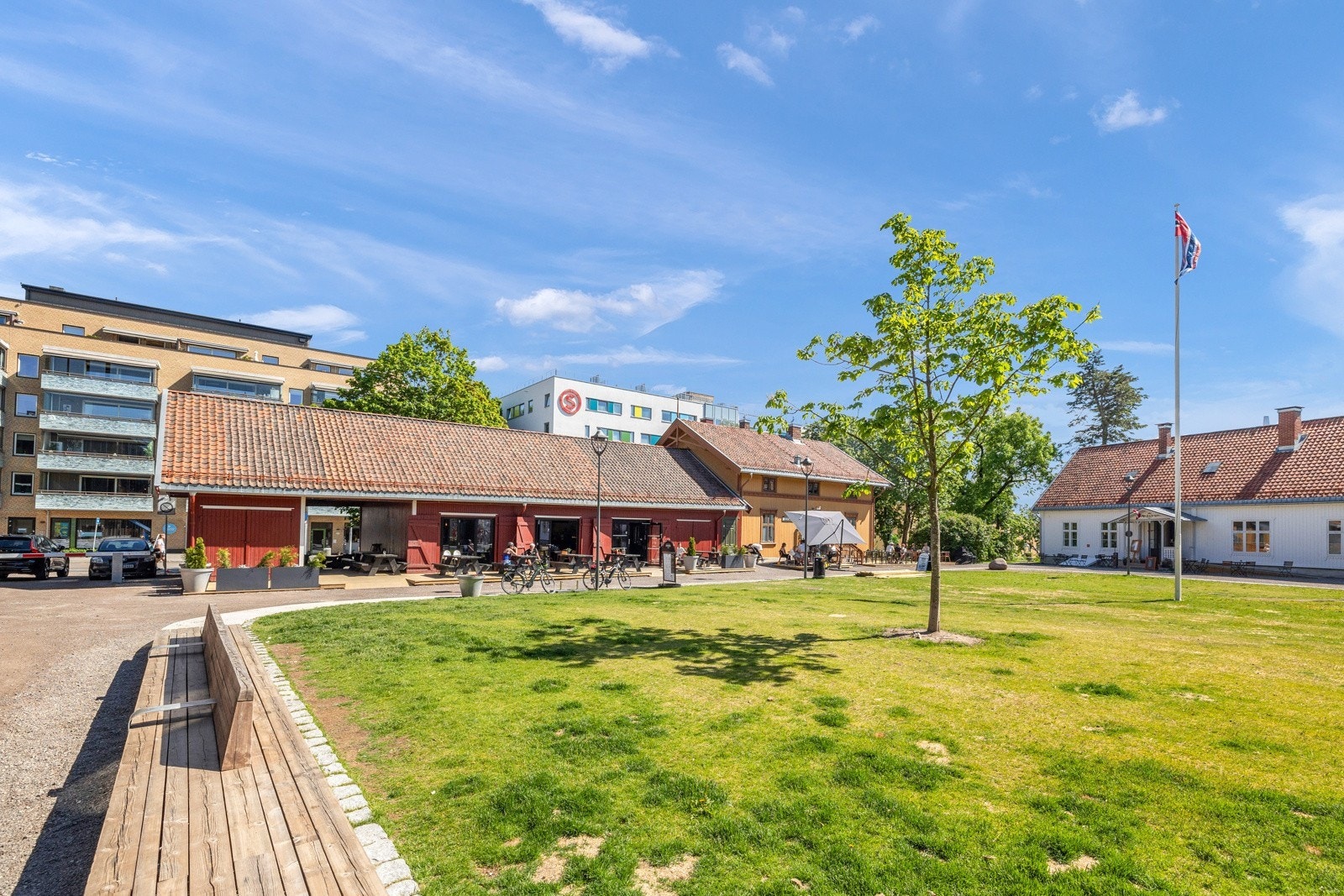 Torget Lillogård. Galleribilde