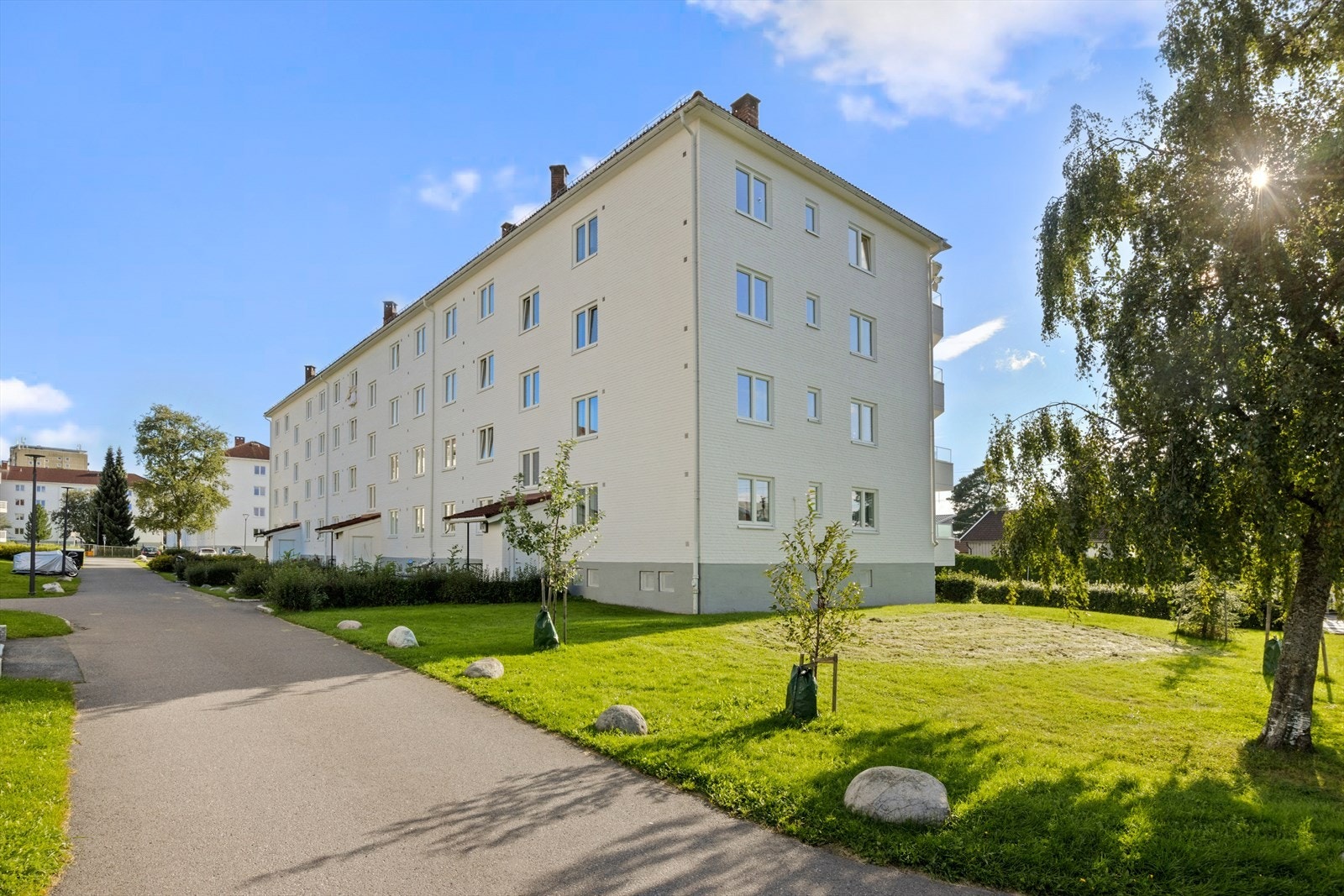 Meget sentral beliggenhet med kort vei til både T-bane, bussforbindelser og Østmarka. Galleribilde