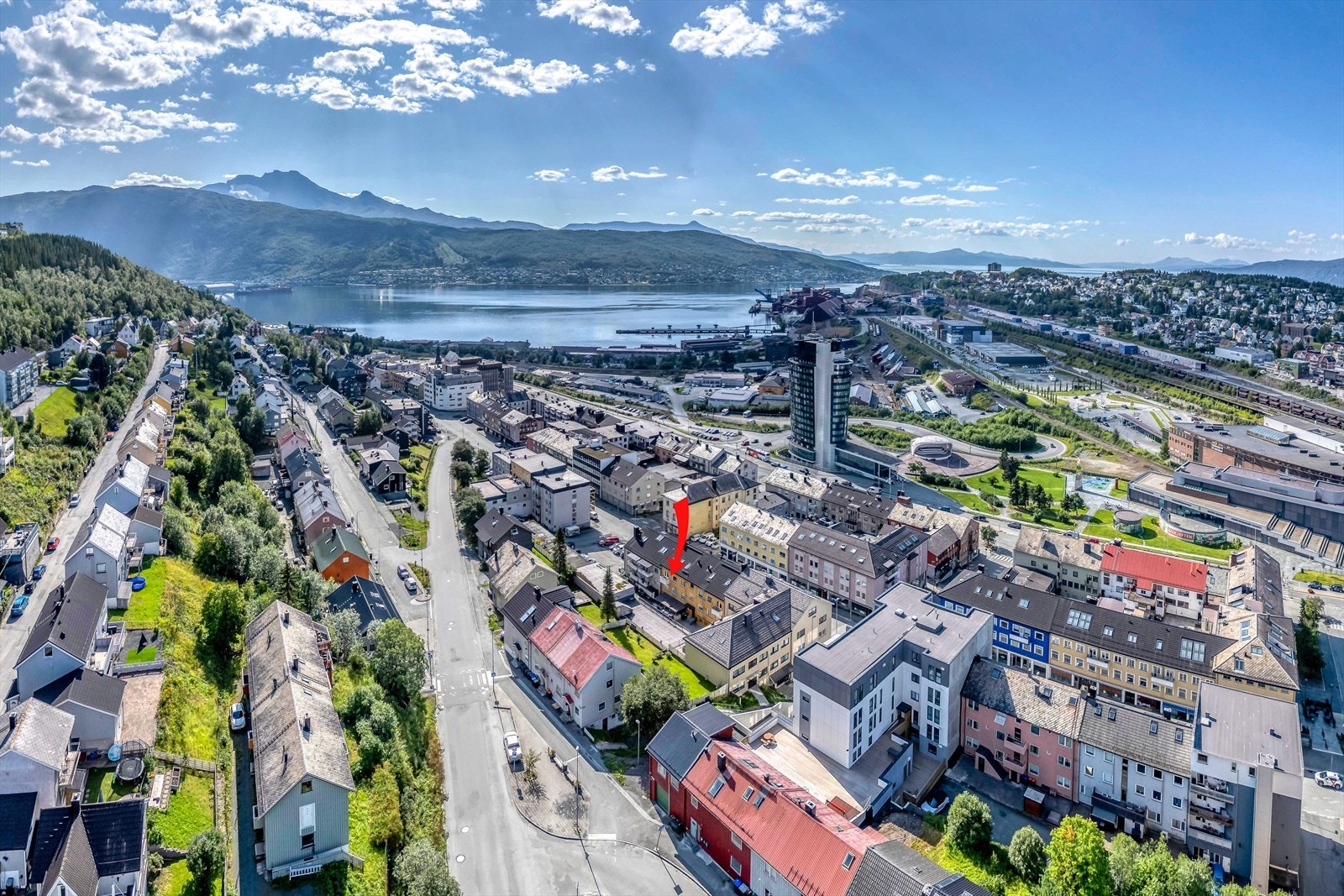 Praktisk beliggenheten med umiddelbar nærhet til alle sentrumsfasiliteter. Galleribilde
