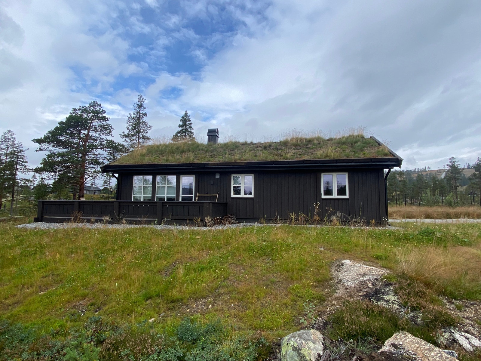 Fjellhytta Småroi. Større vinduer og Vinduer i gavl er tilvalg Galleribilde