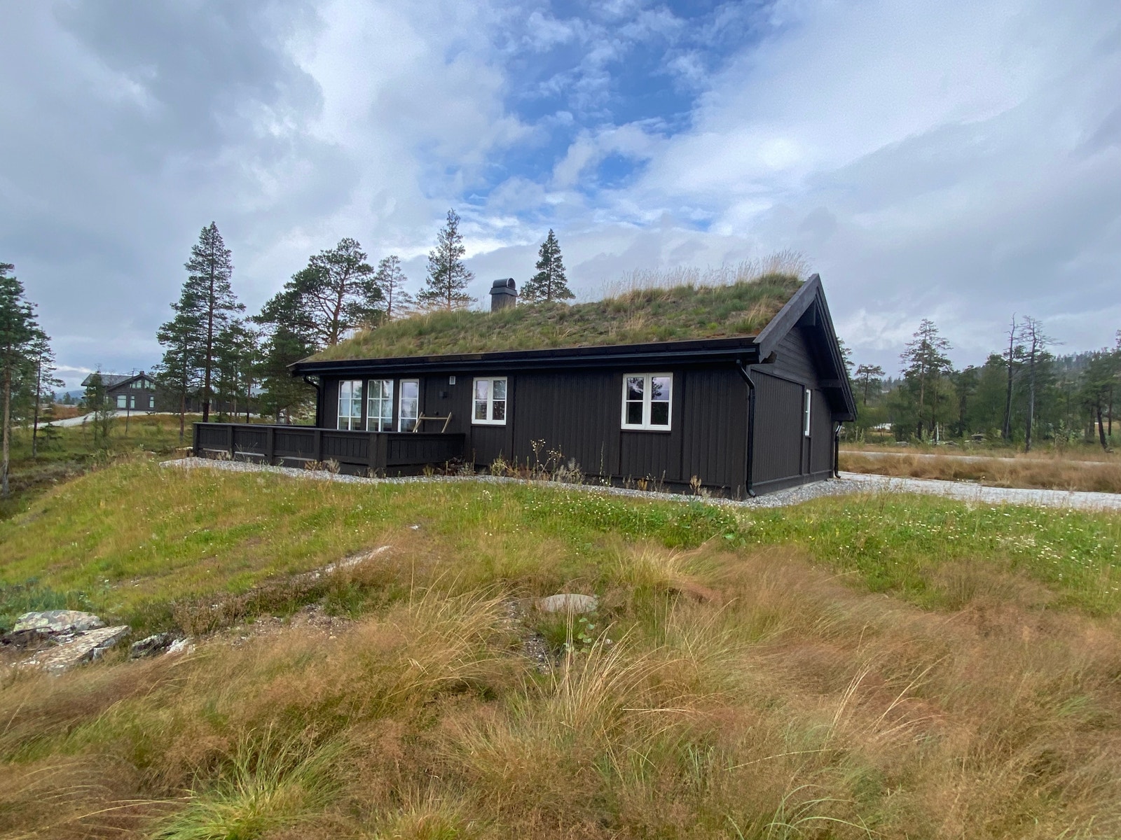 Fjellhytta Småroi. Større vinduer og Vinduer i gavl er tilvalg Galleribilde