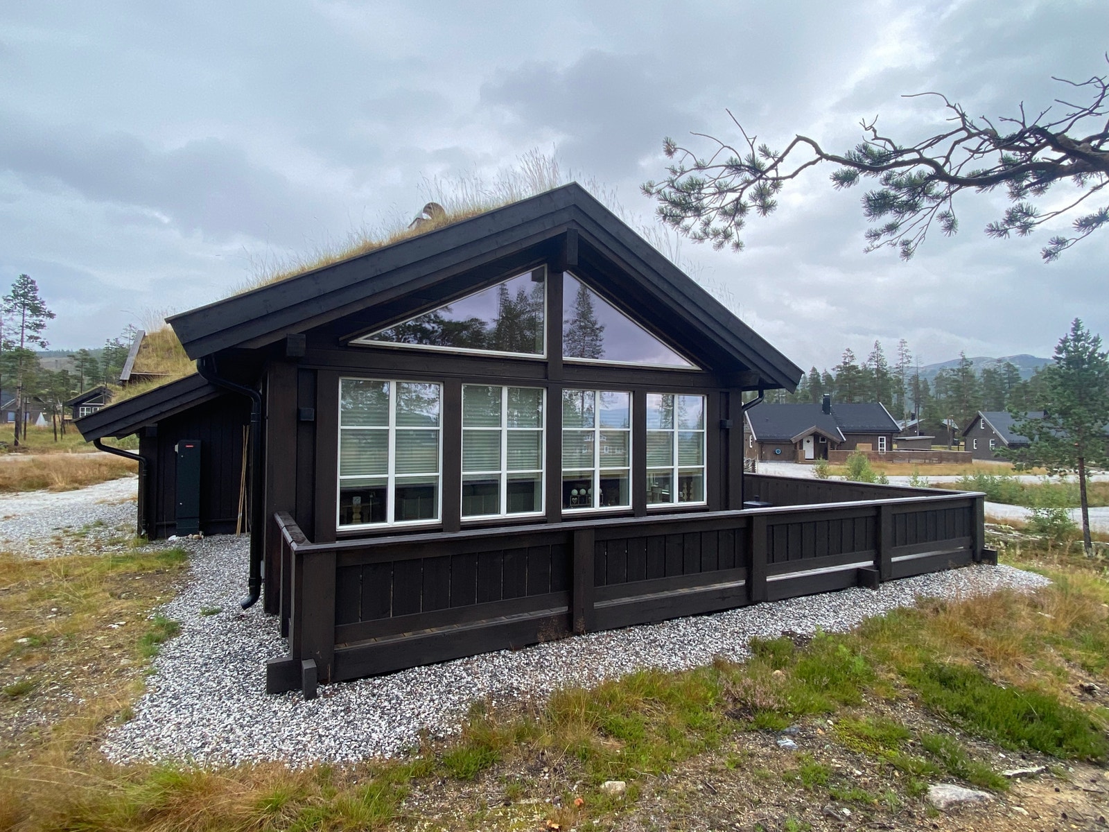 Fjellhytta Småroi. Større vinduer og Vinduer i gavl er tilvalg Galleribilde