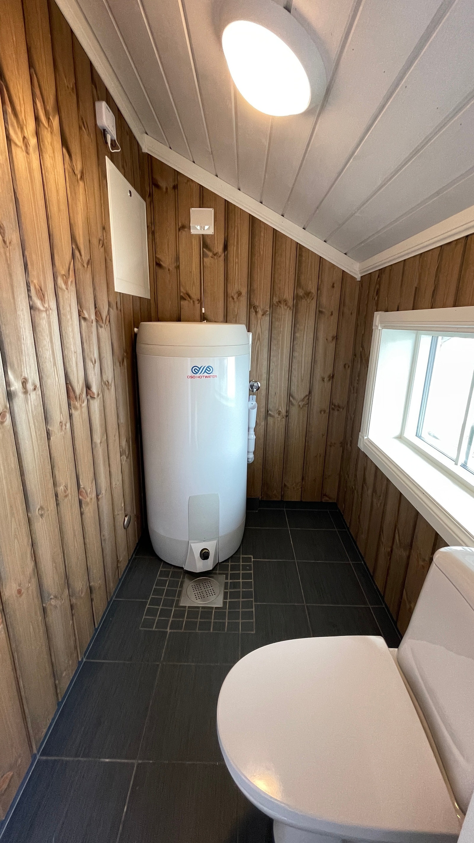 Kunde tilpasset bod med vv tank og wc. Galleribilde