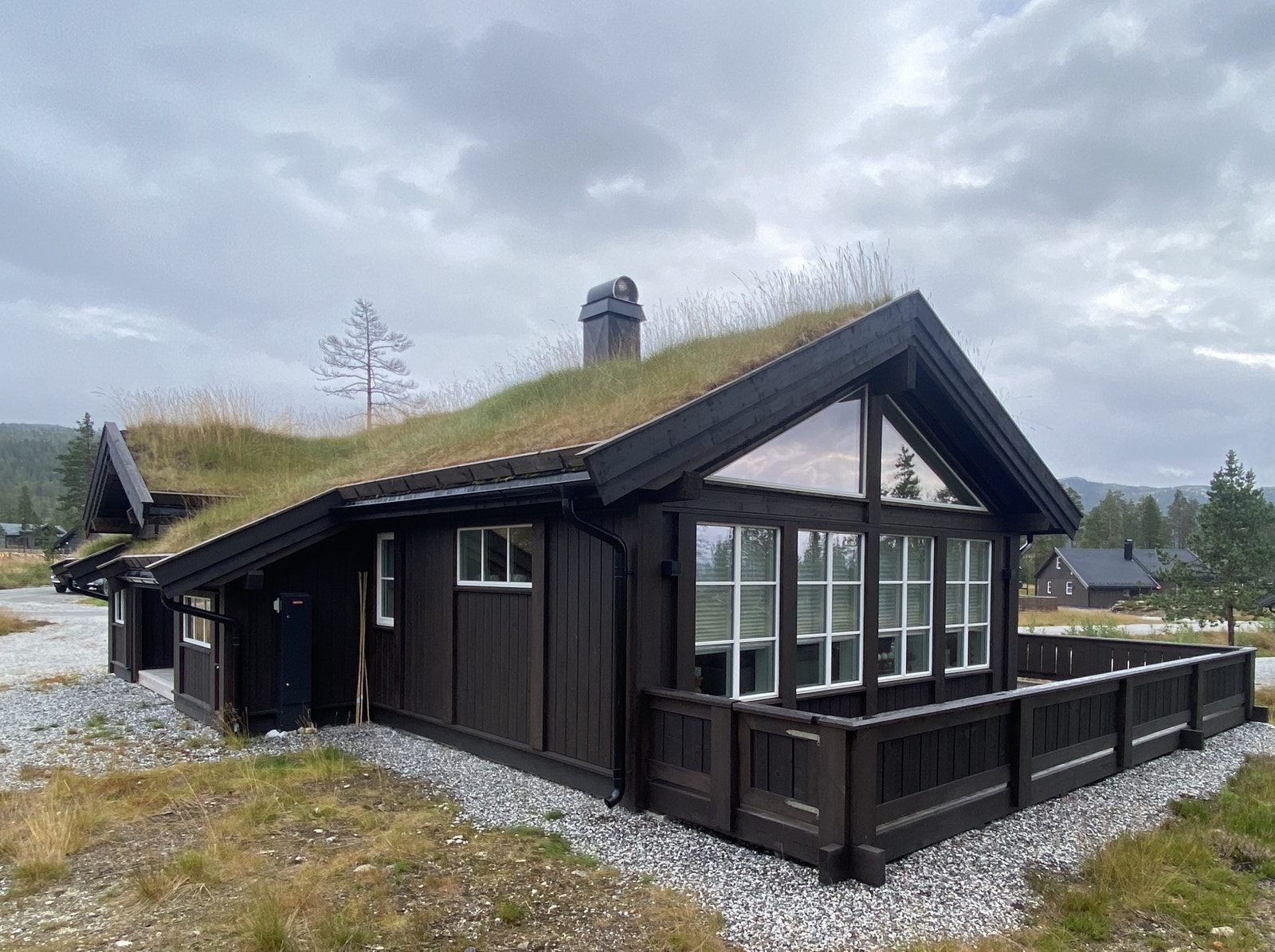 Fjellhytta Småroi. Større vinduer og Vinduer i gavl er tilvalg Galleribilde