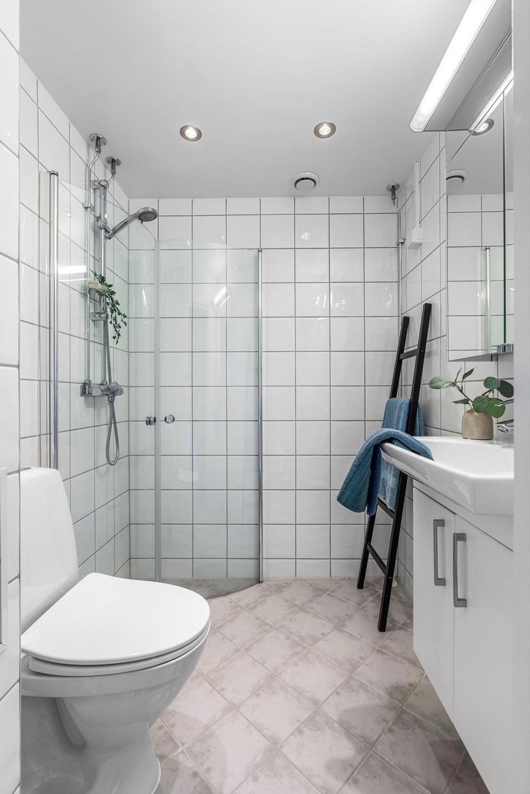 Pent flislagt bad som er rehabilitert i regi av borettslaget. Galleribilde