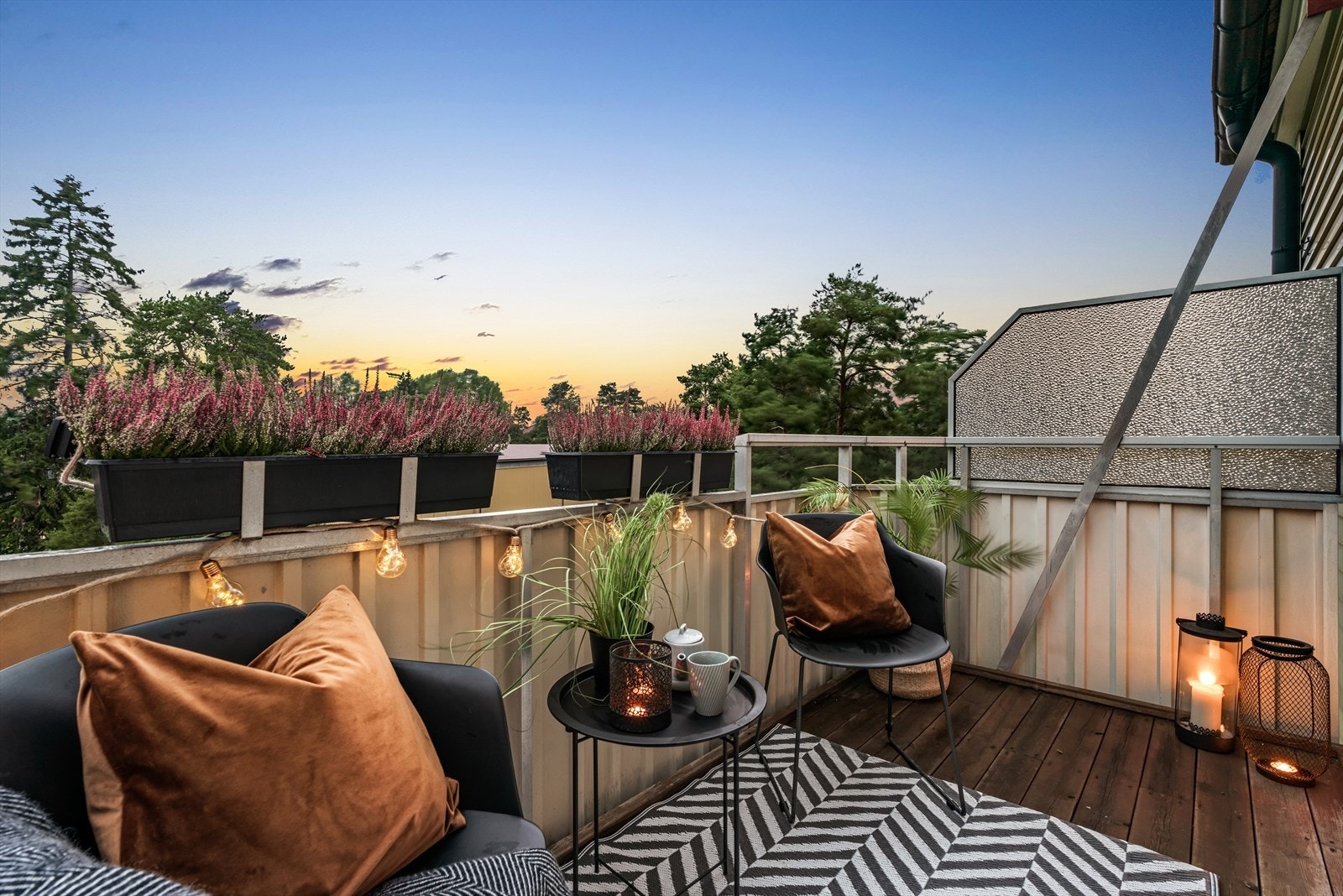 Balkongen har god plass til utemøbler og annet. Galleribilde