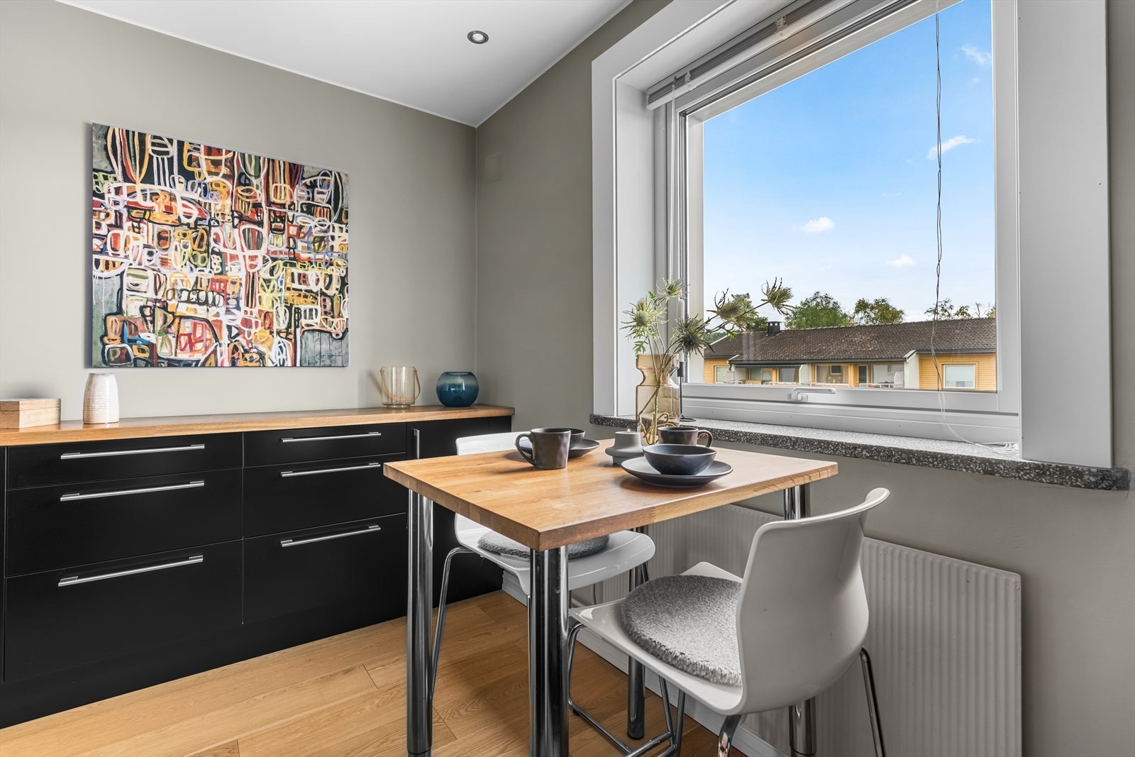 Hyggelig spiseplass. Her kan du nyte en kaffe før dagen starter... Galleribilde