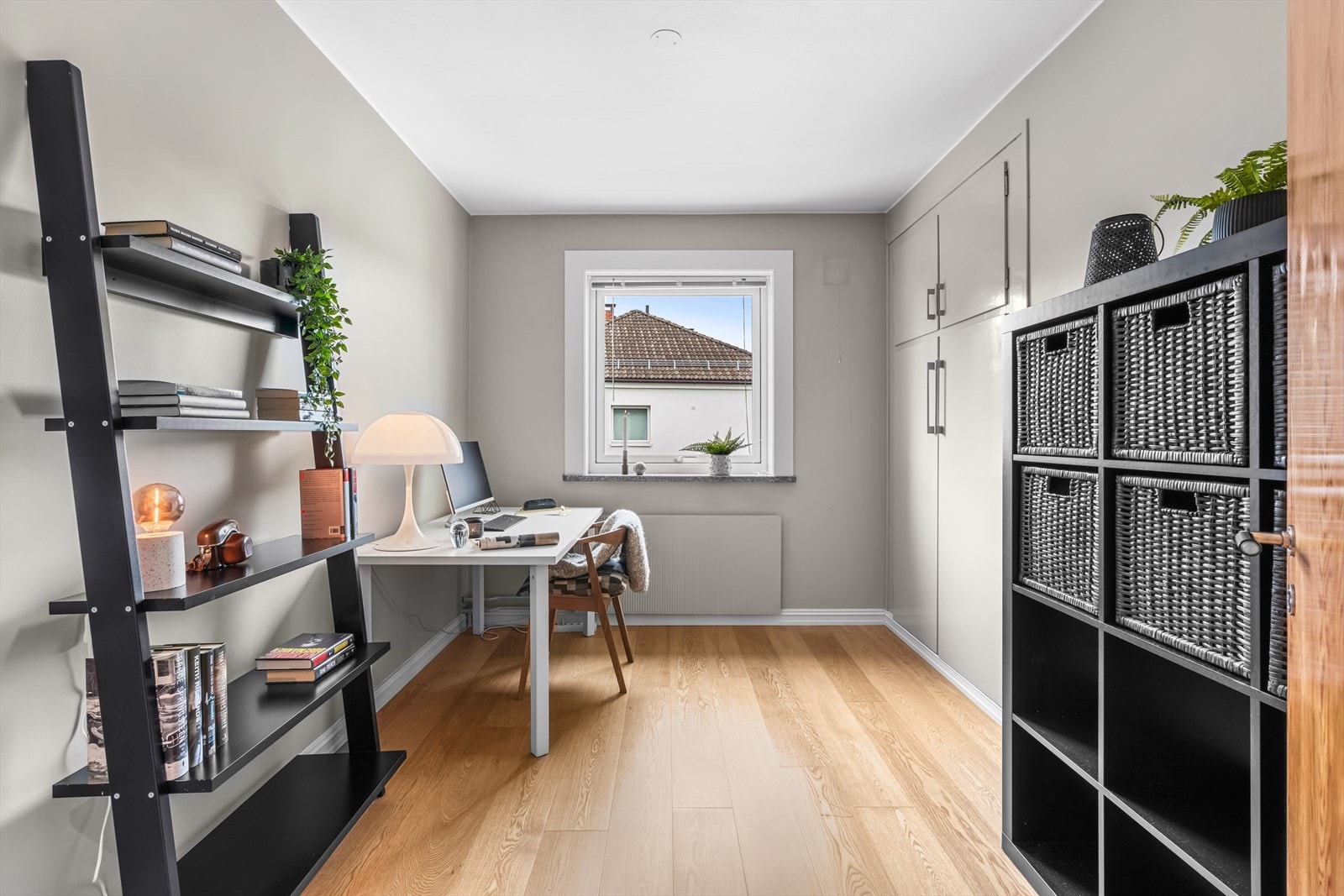 Det andre soverommet er også av god størrelse. Perfekt som barnerom, gjesterom eller kontor. Galleribilde