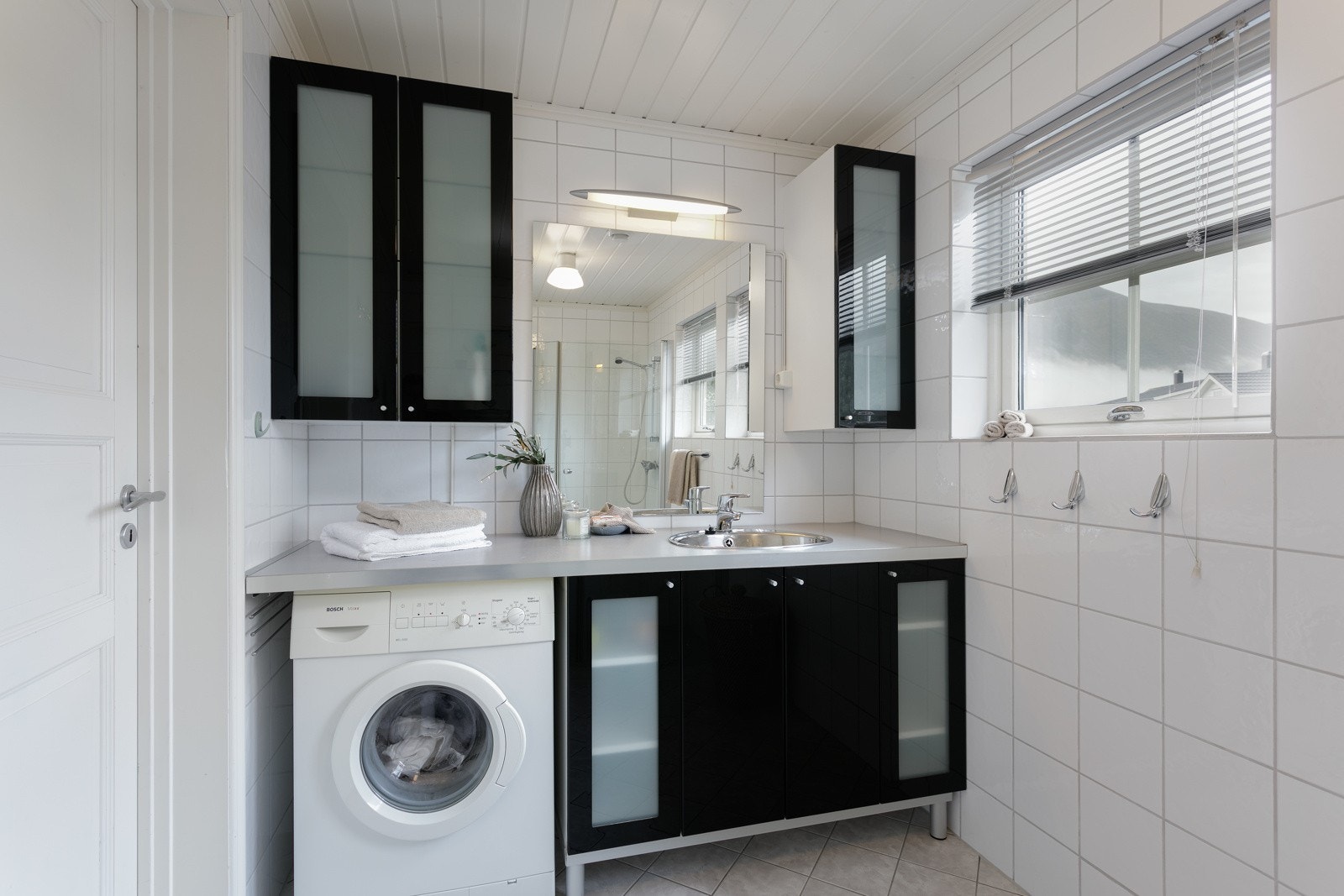 Opplegg for vaskemaskin på badet Galleribilde