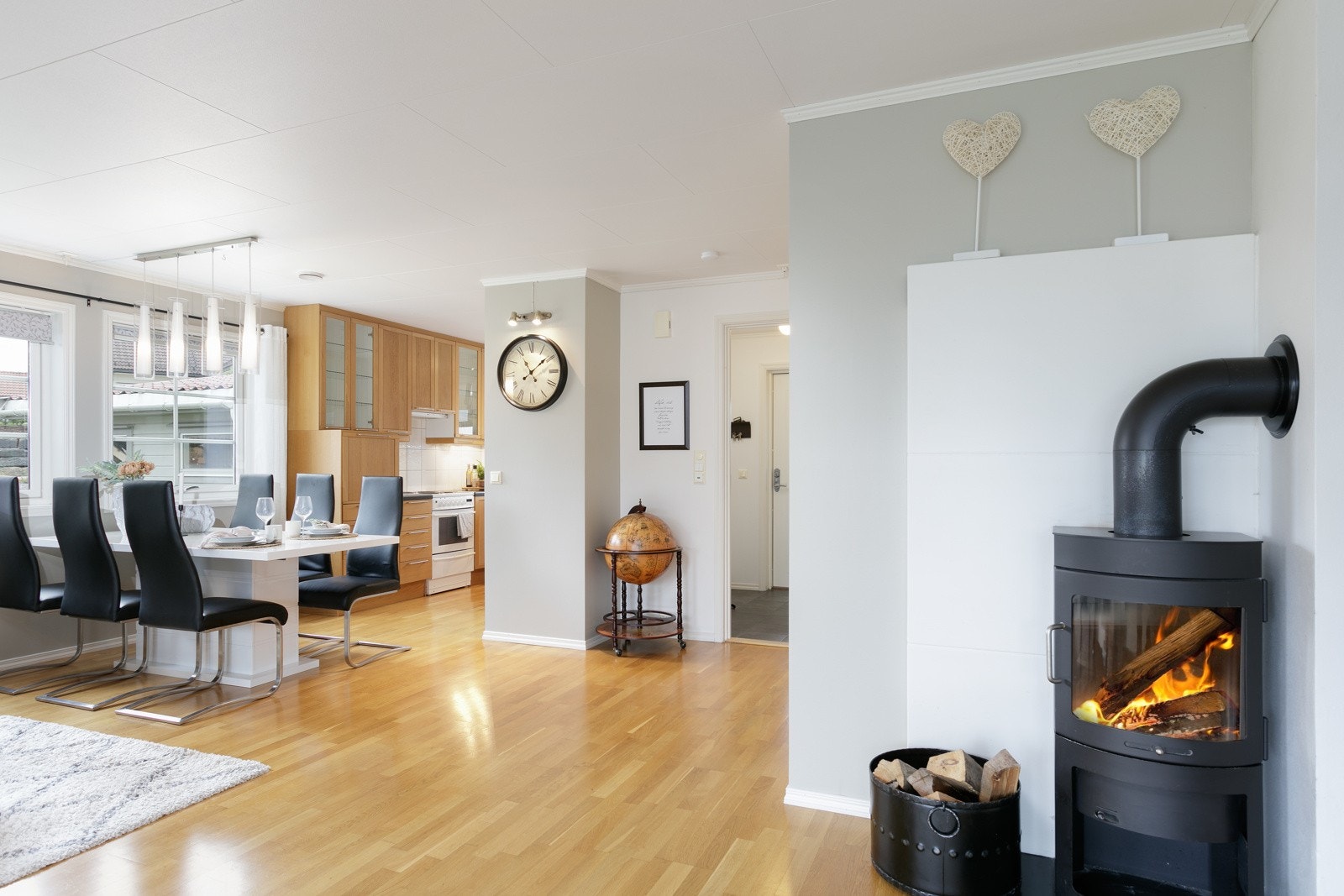 Peisovn strategisk plassert i stua, bare å glede seg til koselige høstkvelder Galleribilde