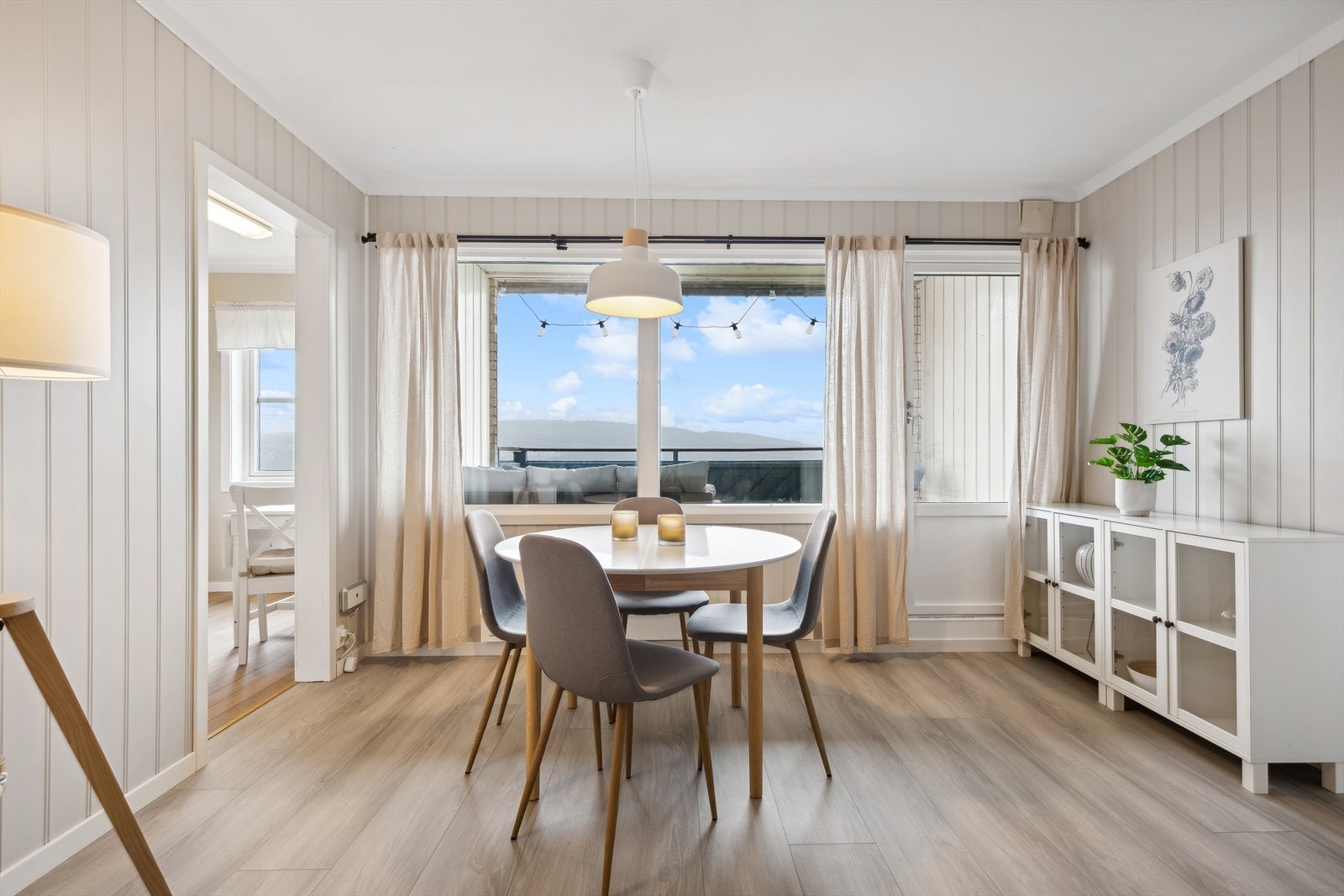 Fra stuen er det adkomst til balkong Galleribilde