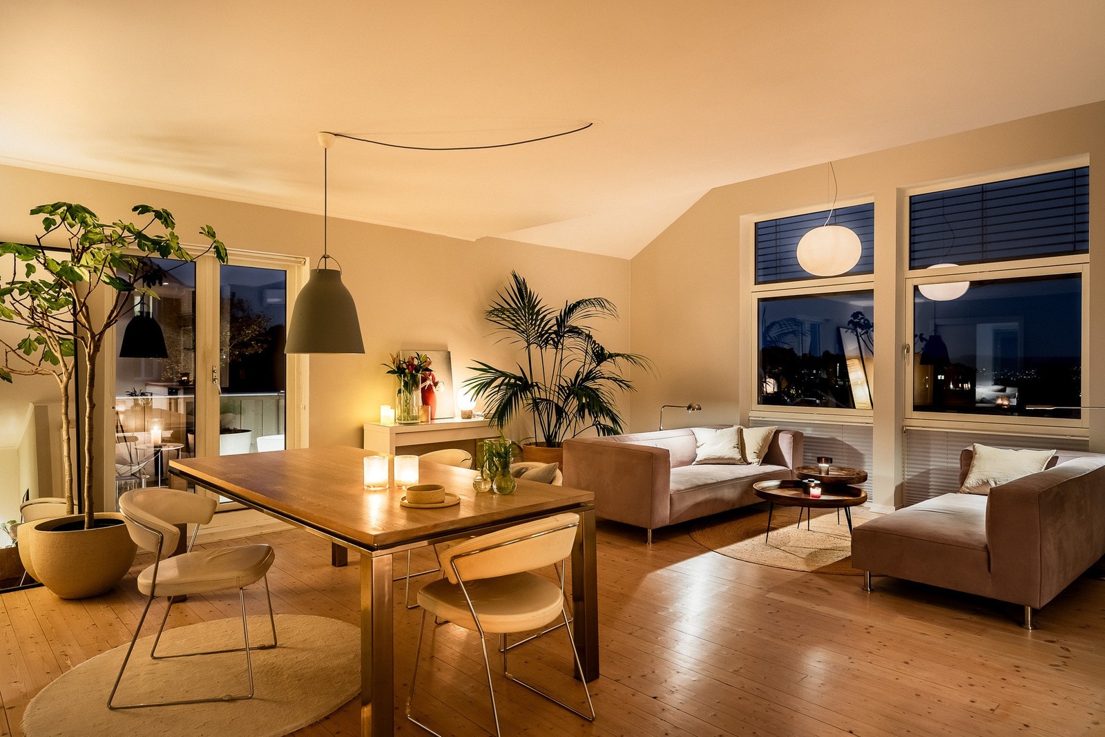 På kveldstid oppleves stuen som lun og trivelig. Galleribilde