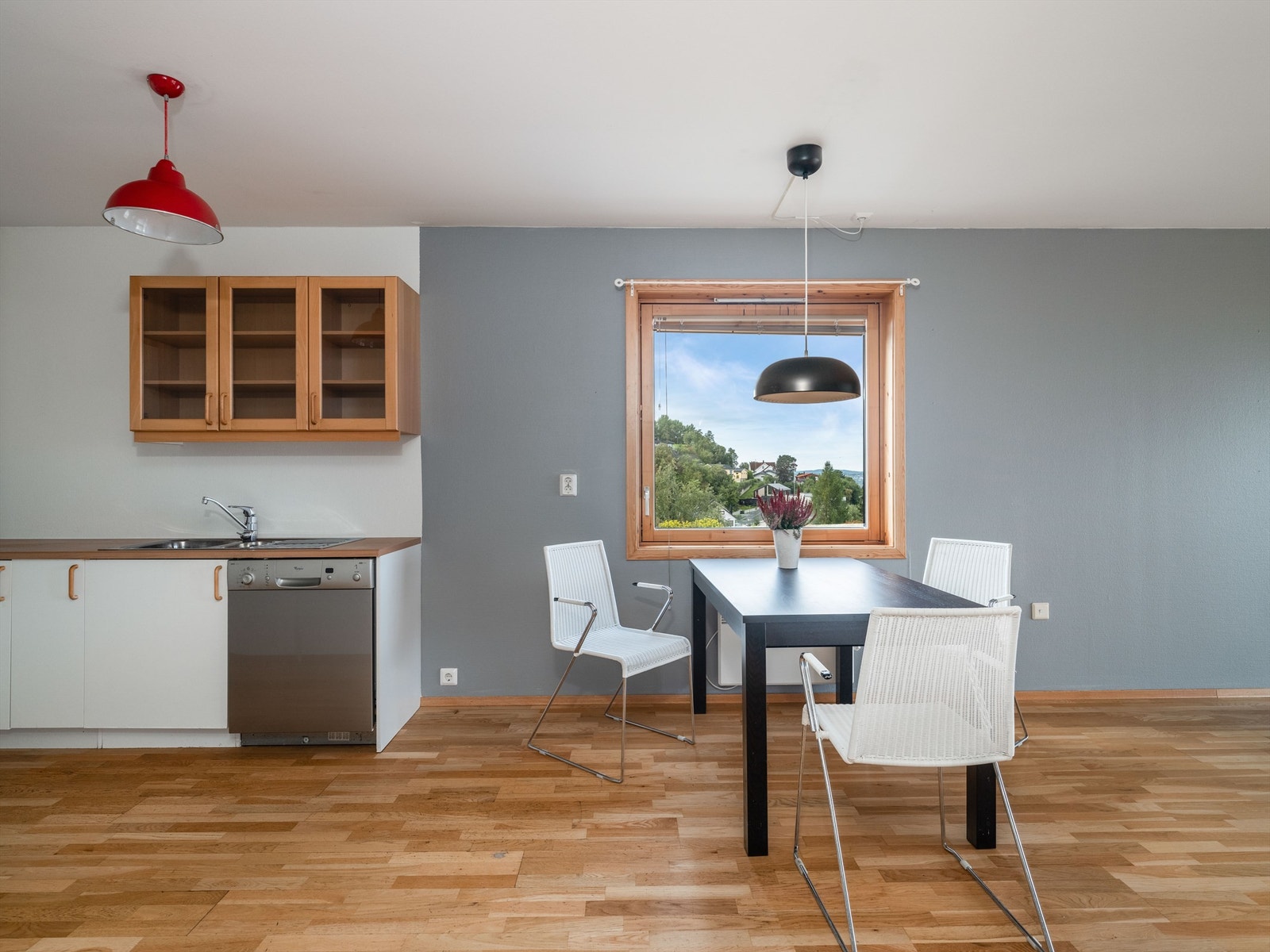 Åpen løsning mot kjøkkenhjørnet Galleribilde