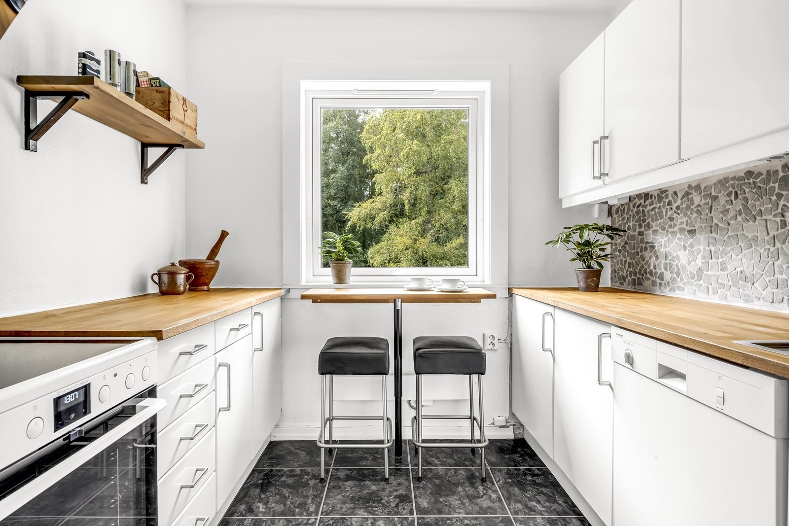Hyggelig frokostplass med flott utsyn. Galleribilde