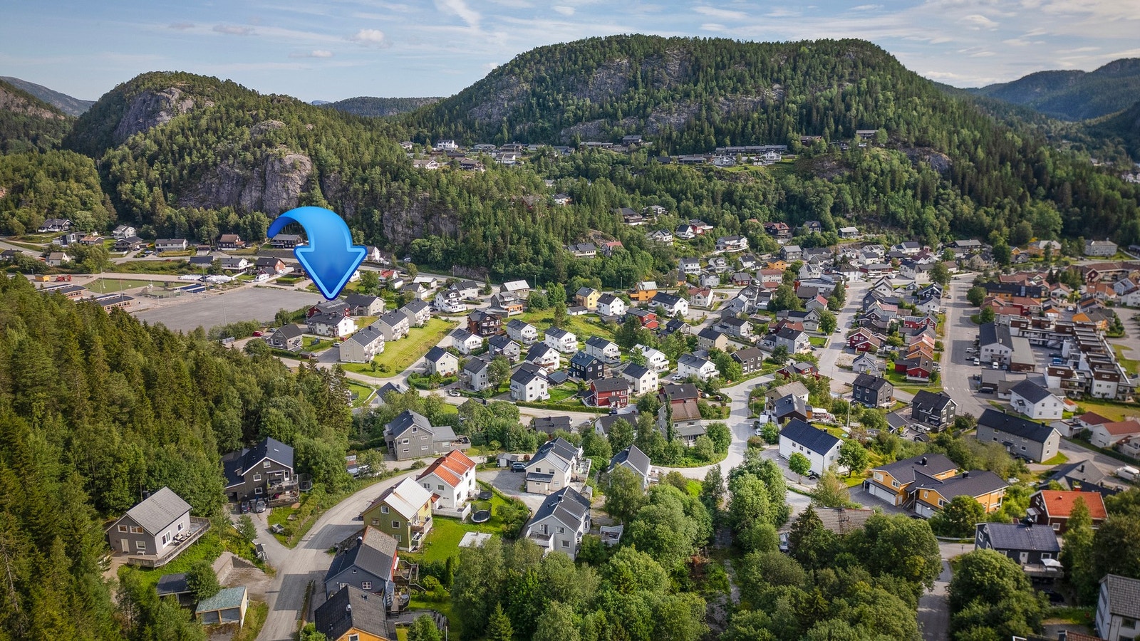 Gangavstand til Vestbyen barneskole, barnehager, og småbåthavn. Galleribilde