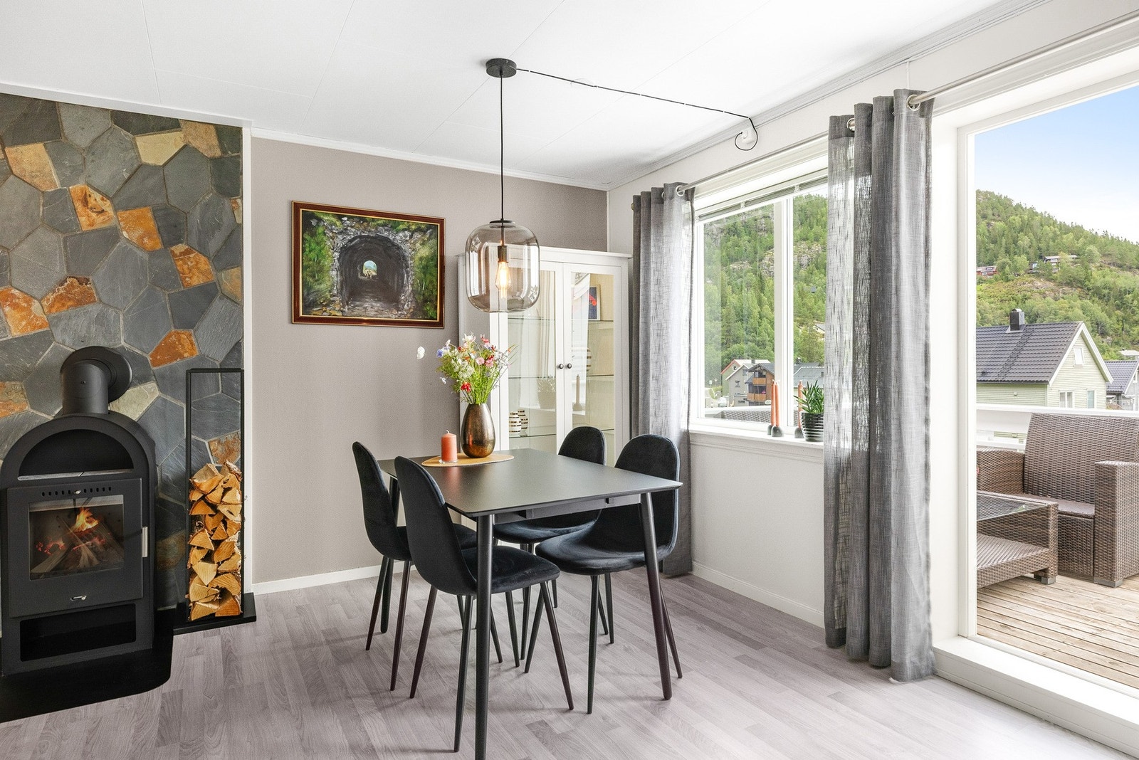 Hyggelig sone for spisegruppe. Galleribilde
