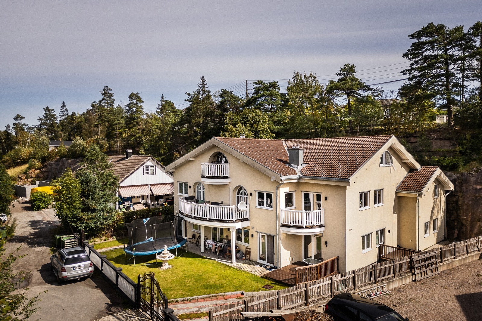 Ilabakken 12 presenteres av Luan Bui v/Boa Eiendomsmegling Oslo vest. Galleribilde