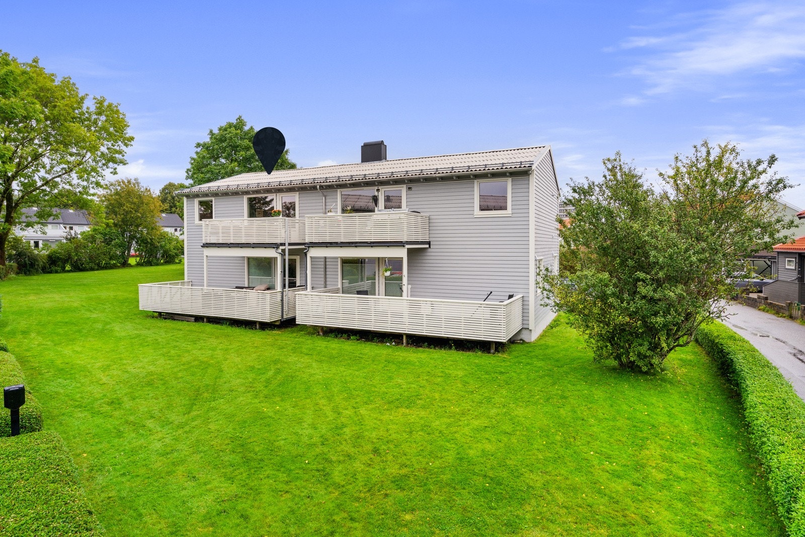 Leiligheten er en del av et velldrevet borettslag med store fellesområder. Galleribilde