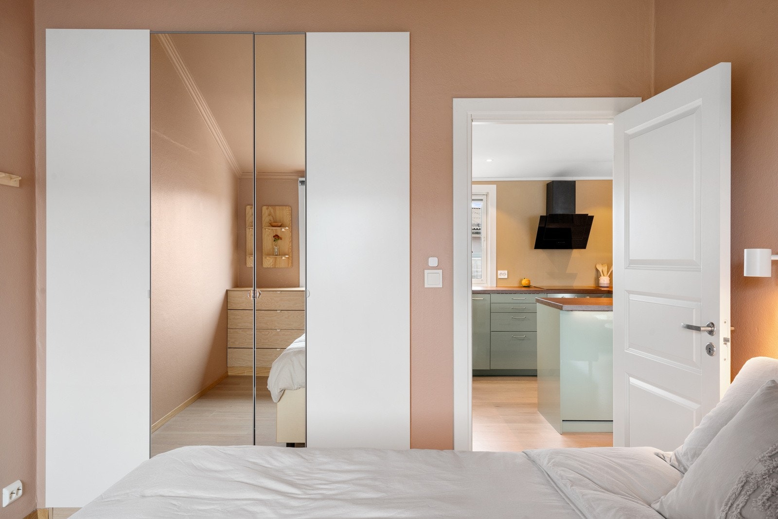 Praktisk gardrobeløsning for enkel oppbevaring. Galleribilde