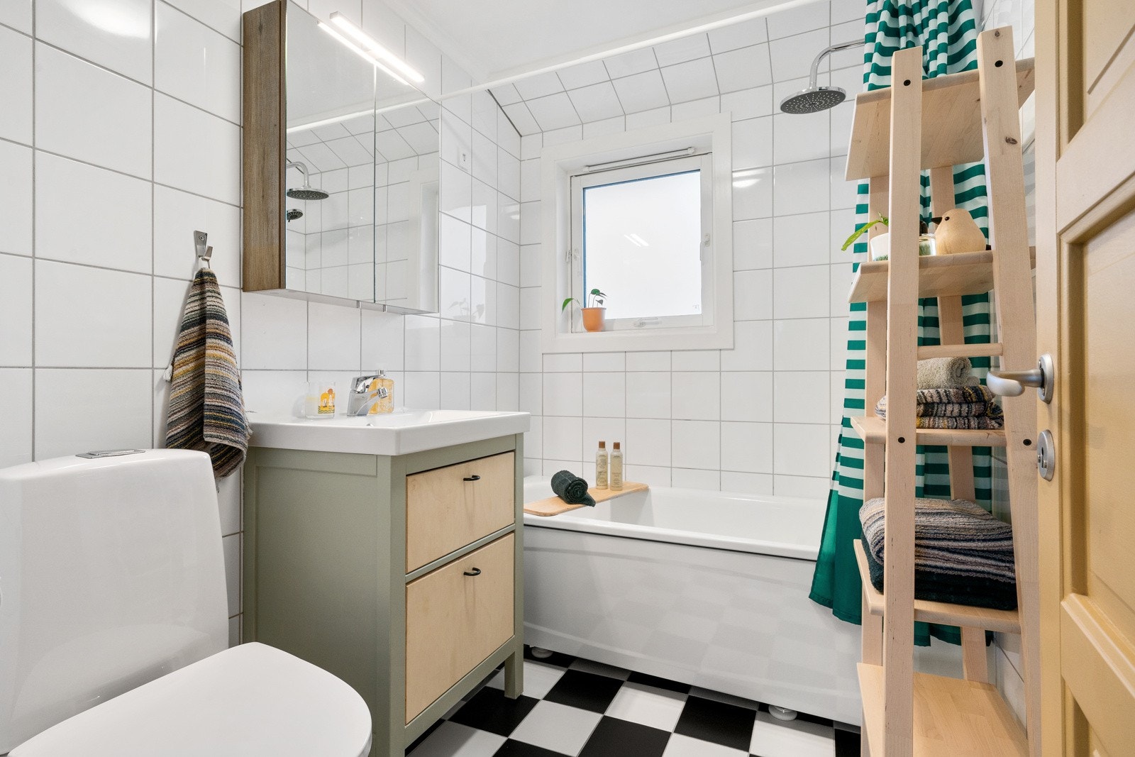 Flislagt bad med gulvvarme. Galleribilde