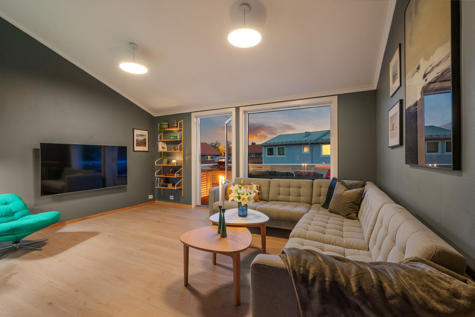 Dette er en attraktiv og innflytningsklar topp og hjørneleilighet med solrik, vestvendt balkong. Galleribilde