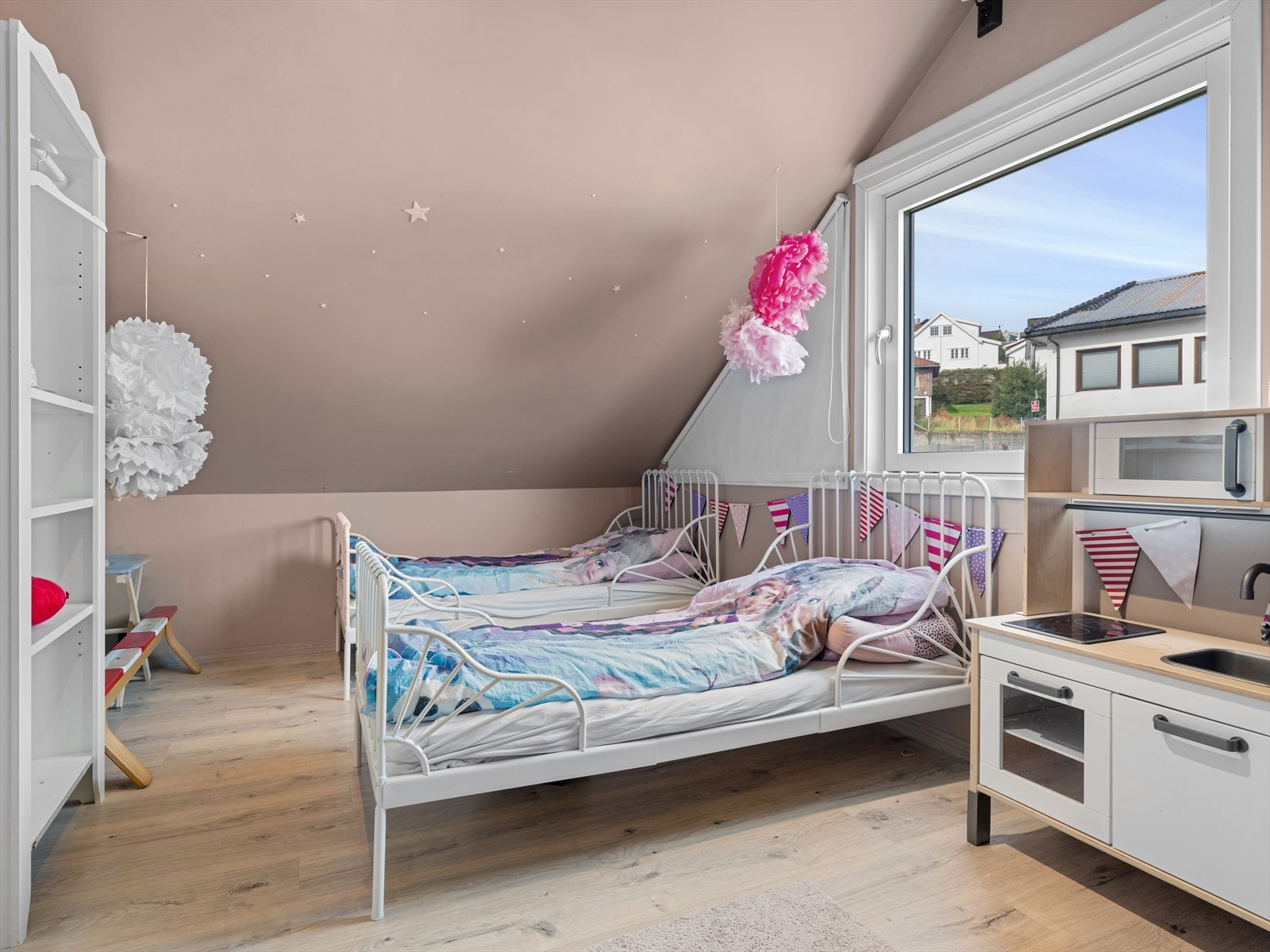 Soverom på loft Galleribilde