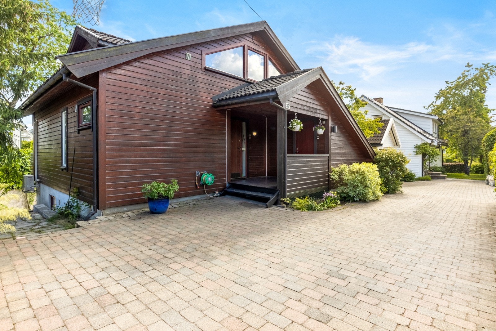 Belegningsstein på gårdsplassen Galleribilde