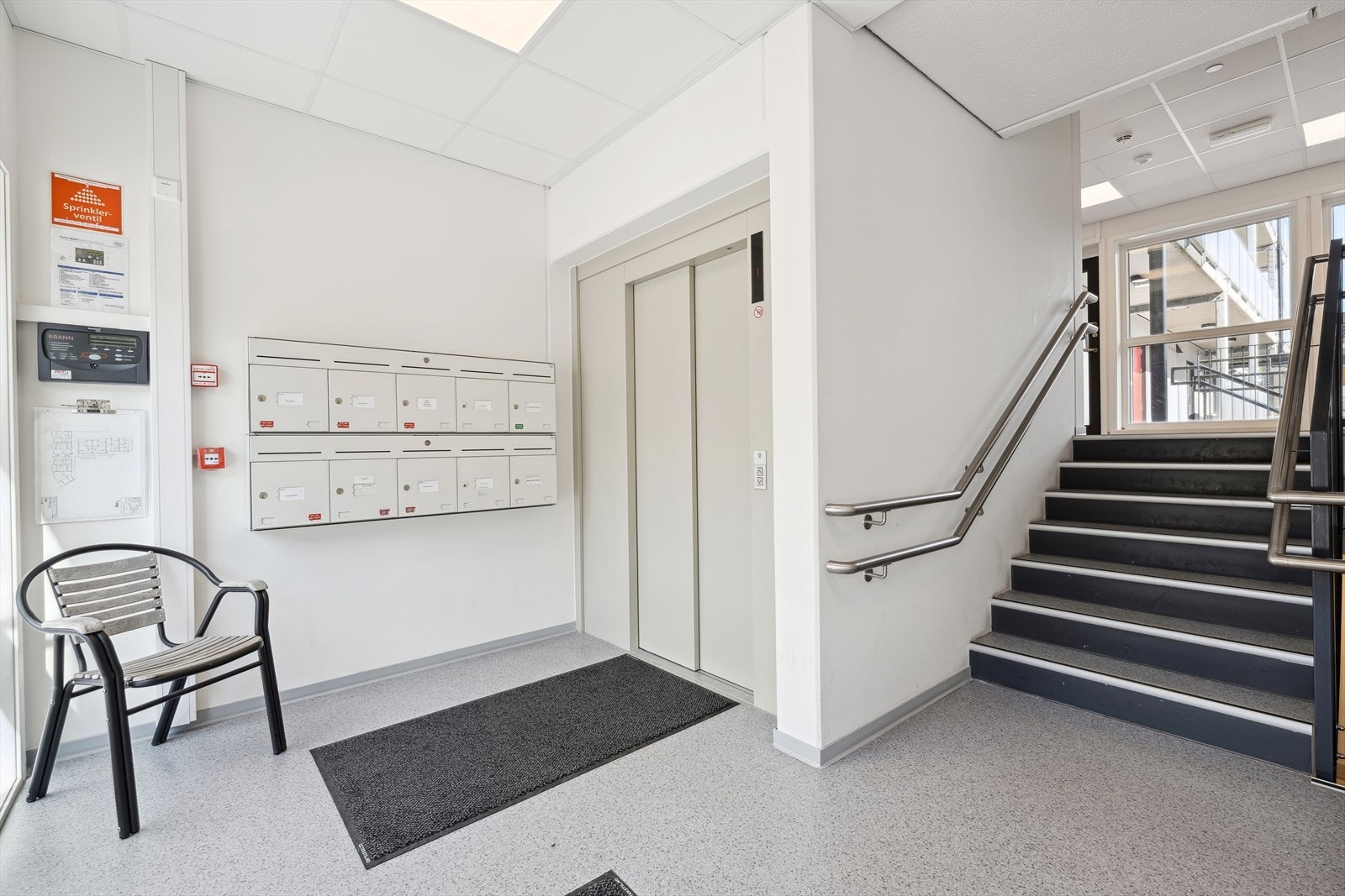 Felles gang med trapp og heis til hvert leilighetsplan og p-kjeller. Galleribilde
