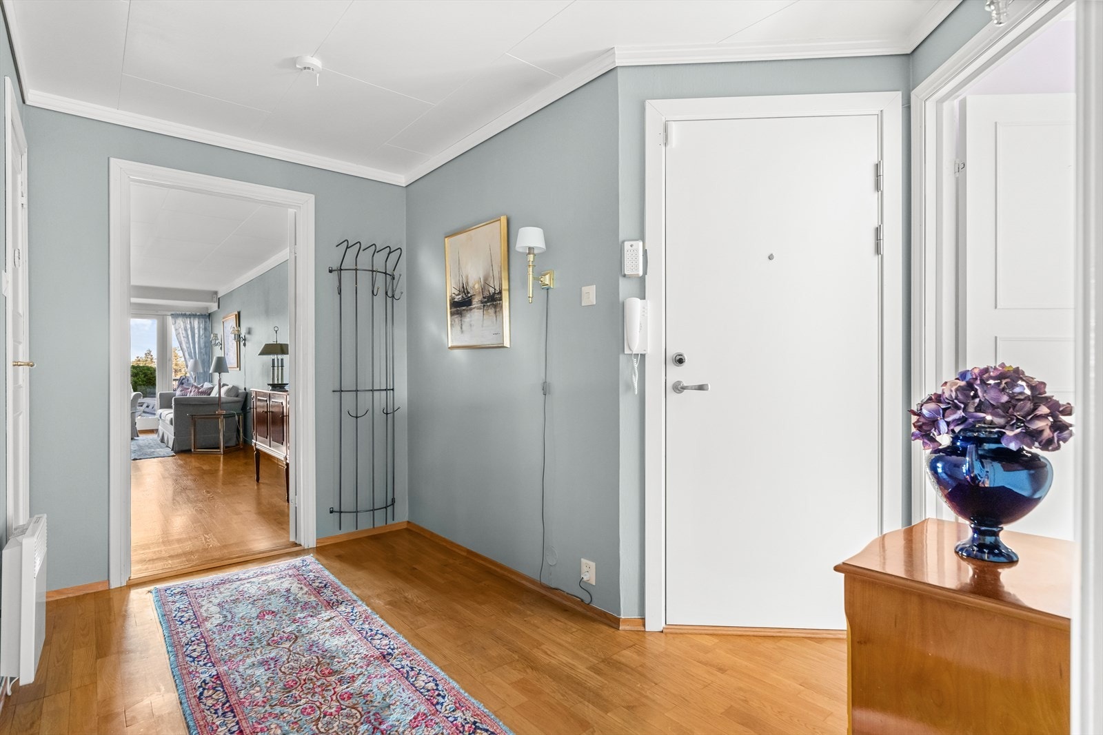 Dørcalling med åpner gjør det enkelt å slippe inn gjester. Galleribilde