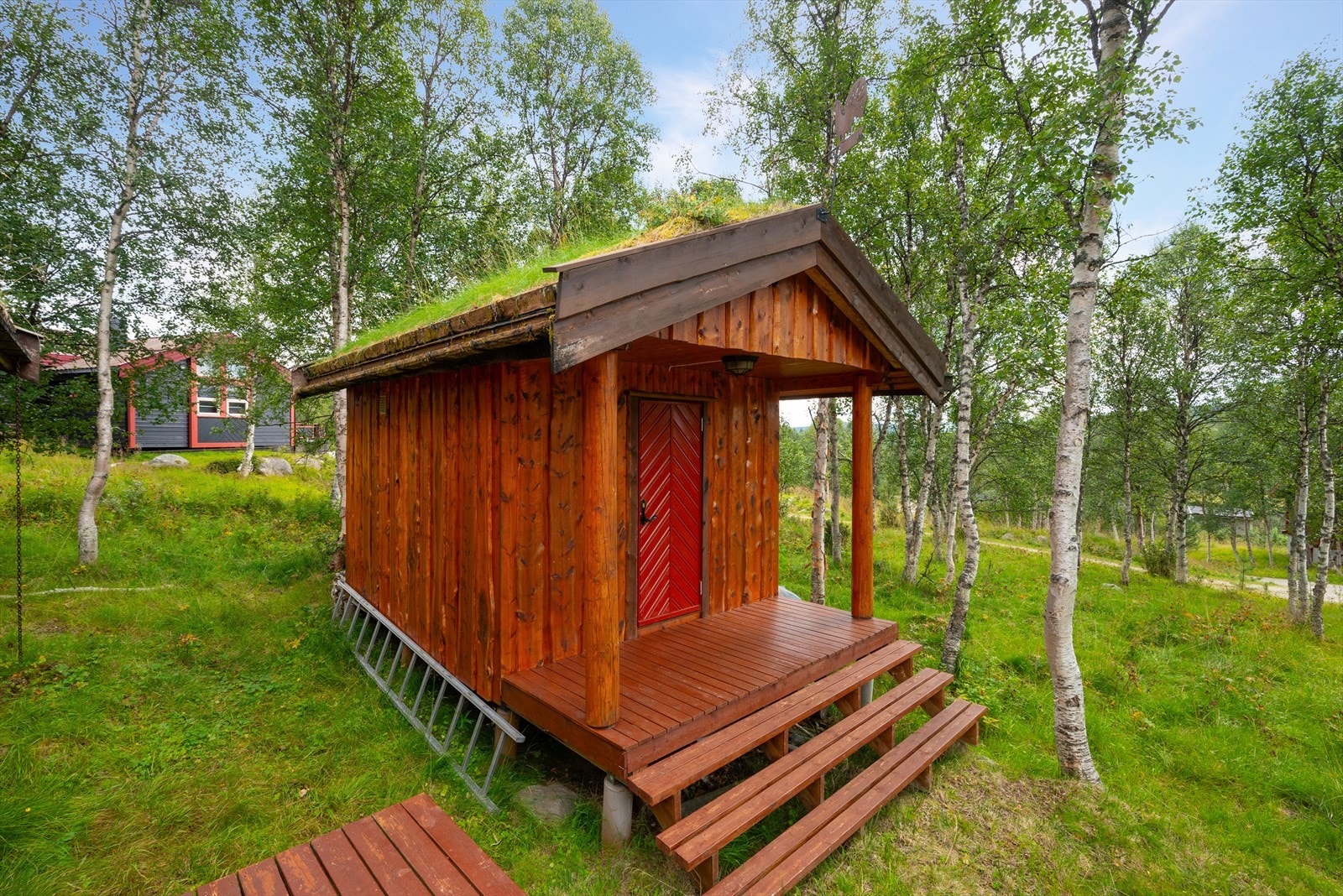 Uthus på 9 kvm totalt bestående av dusjrom og to boder. Galleribilde