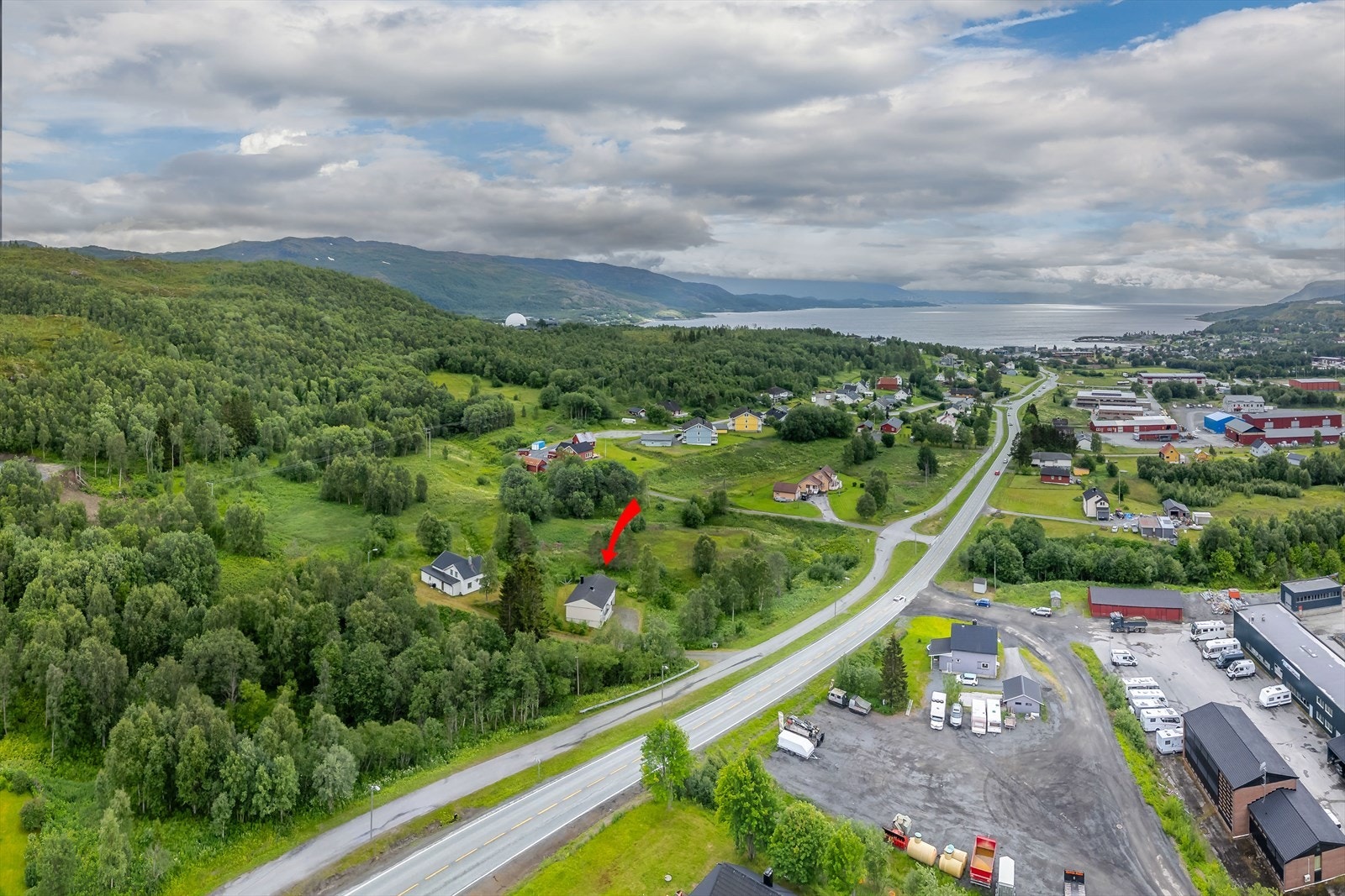 Frittliggende enebolig beliggende i Nordre Bjerkvik. Galleribilde