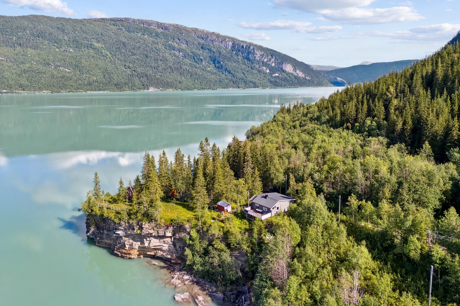 Eiendomsmegler 1 v/Gisle Kallestad har gleden av å presentere Yttraskarveien 112
Foto: EFKT Galleribilde