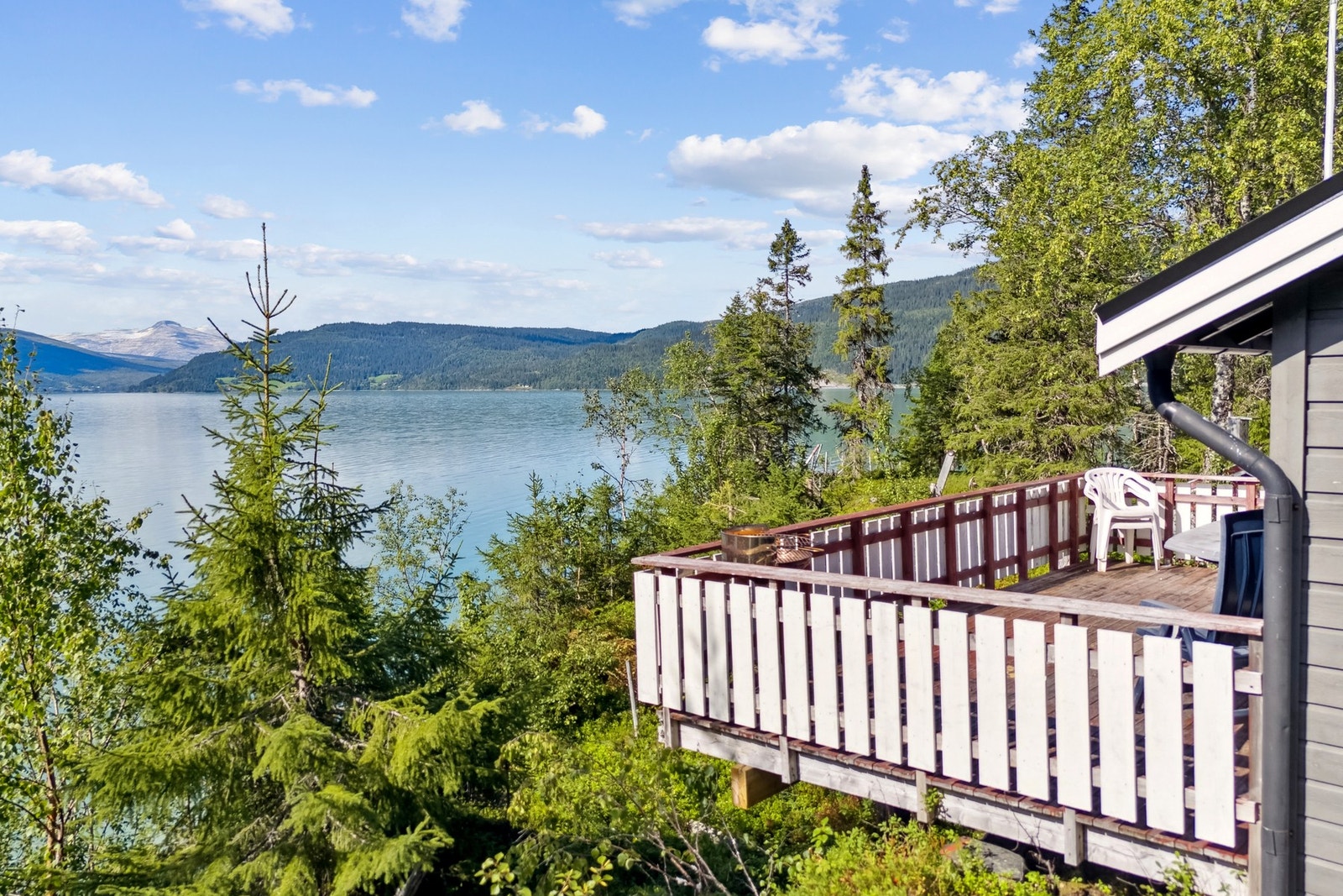 Flott utsikt mot Snøfjellet og Høgtuva Galleribilde