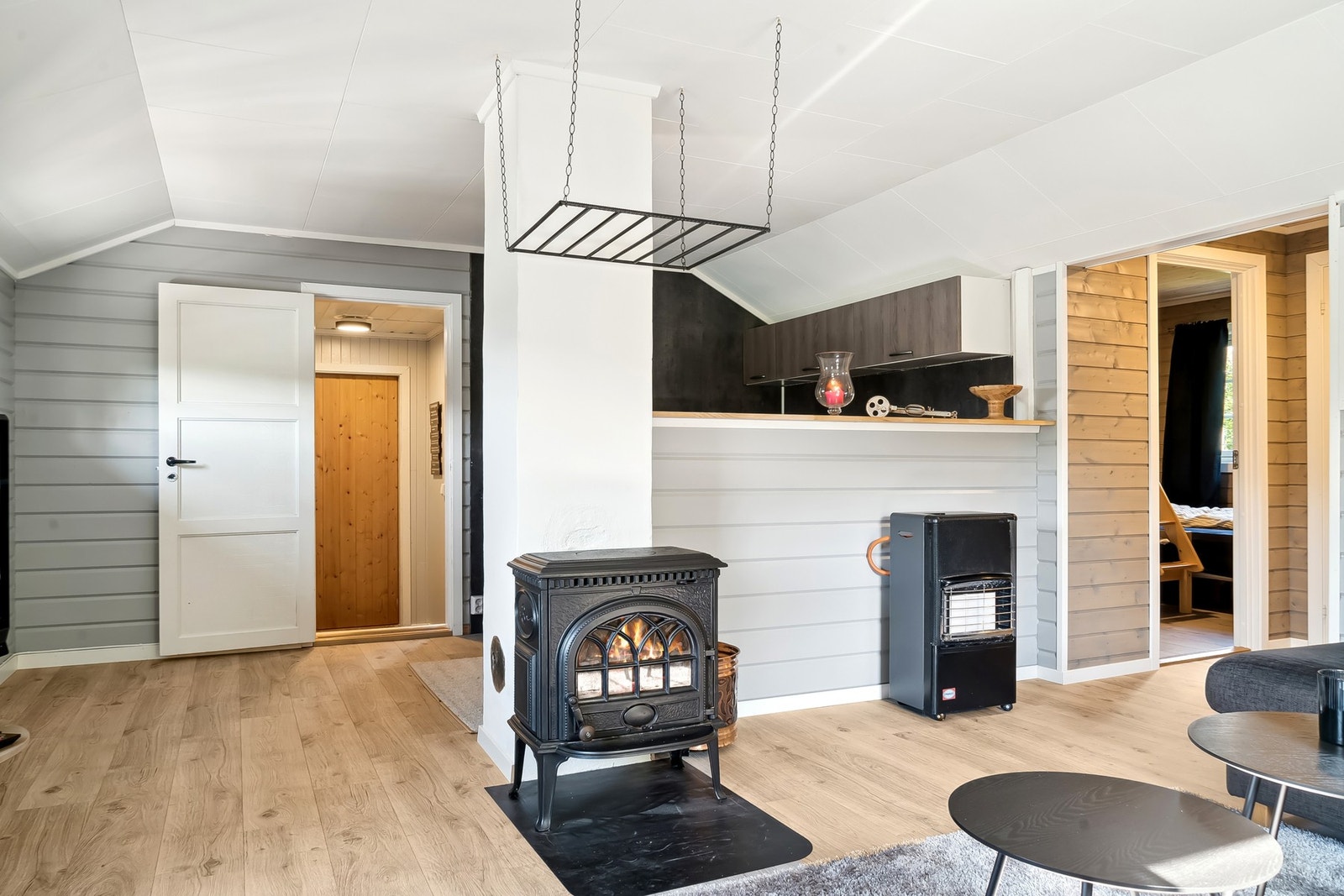 Koselig vedovn midt i boligen Galleribilde