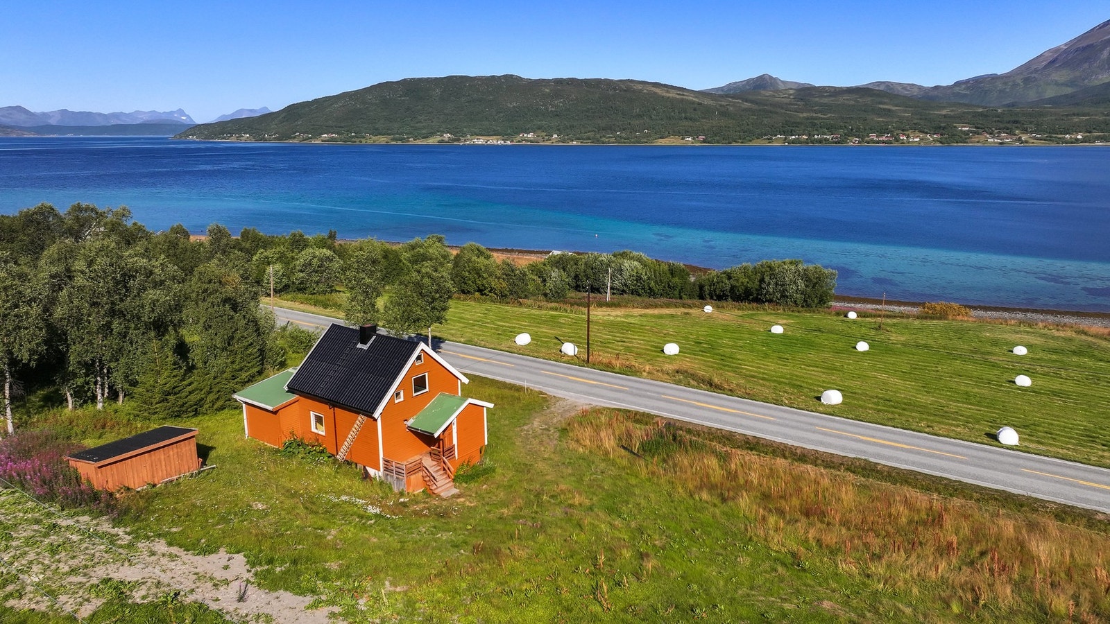 Velkommen til Oksfjordveien 303! Galleribilde