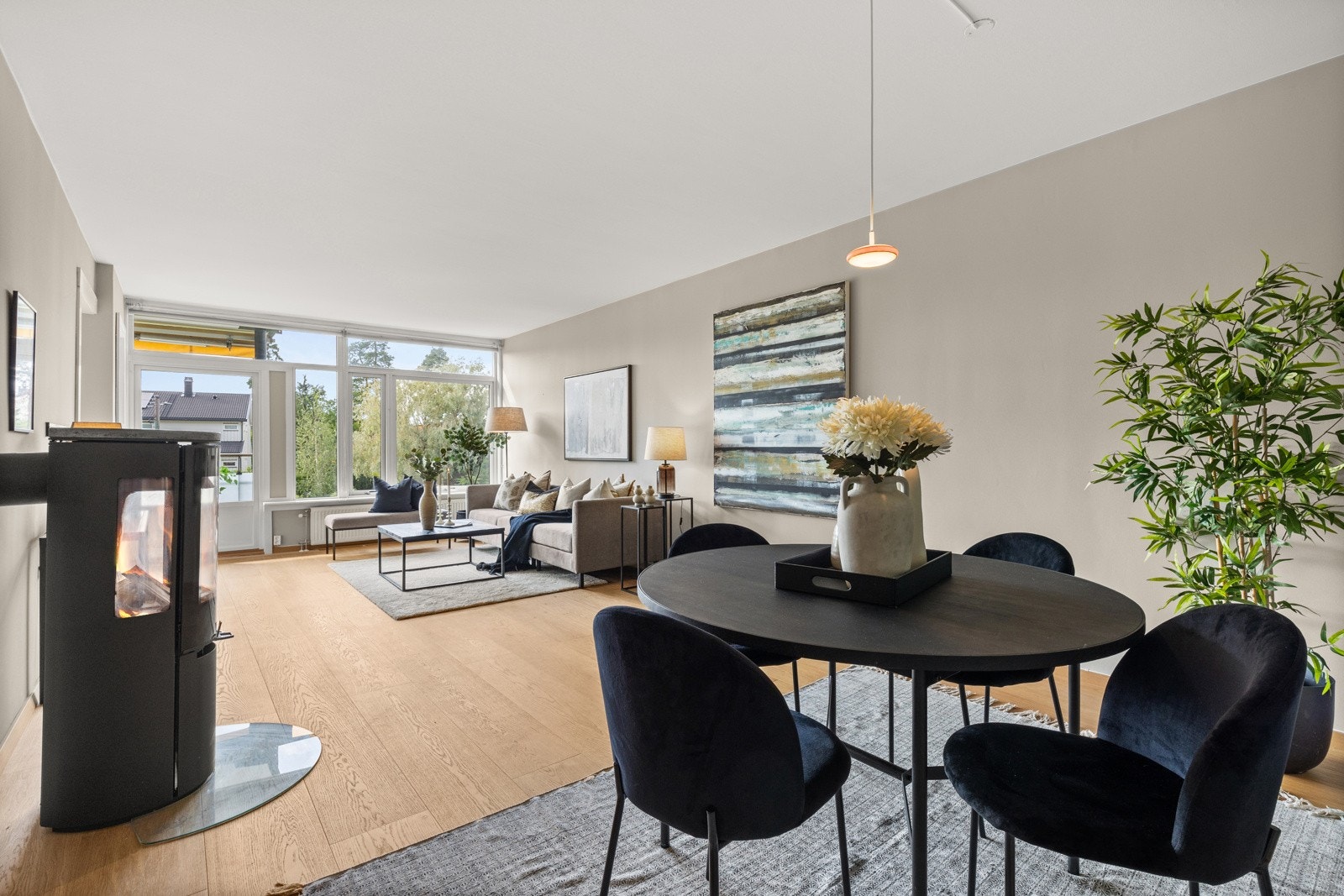 En lys og praktisk 4-roms med attraktiv beliggenhet Galleribilde