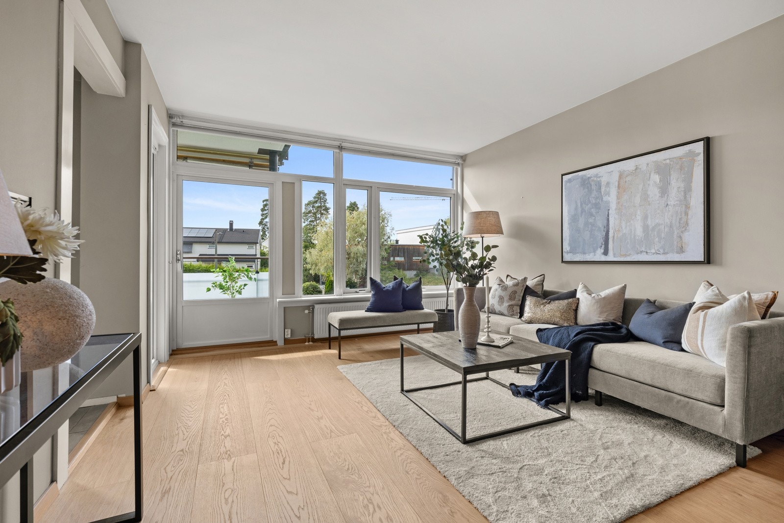 Stuen oppleves som lys og luftig Galleribilde