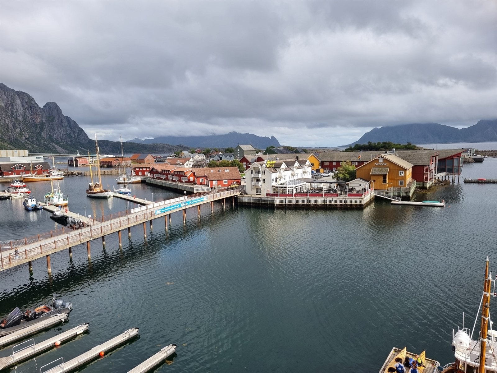 Utsikt mot øst og Lamholmen Galleribilde