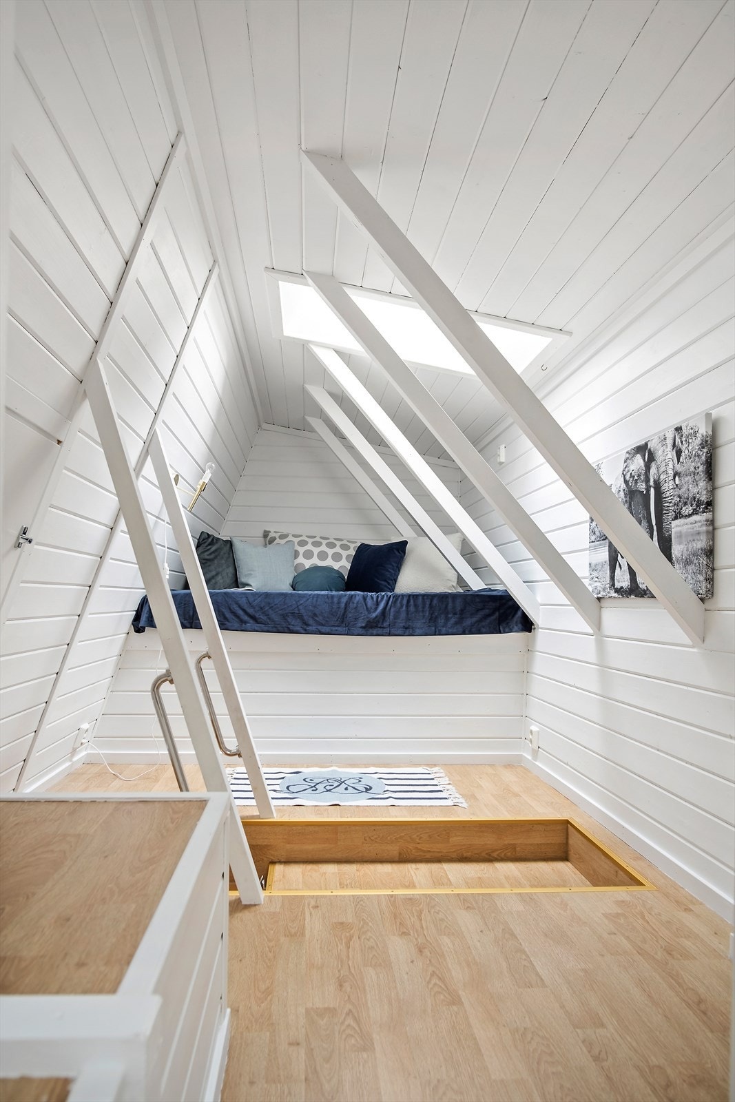 Innredet hems. Ikke godkjent for varig opphold. Galleribilde