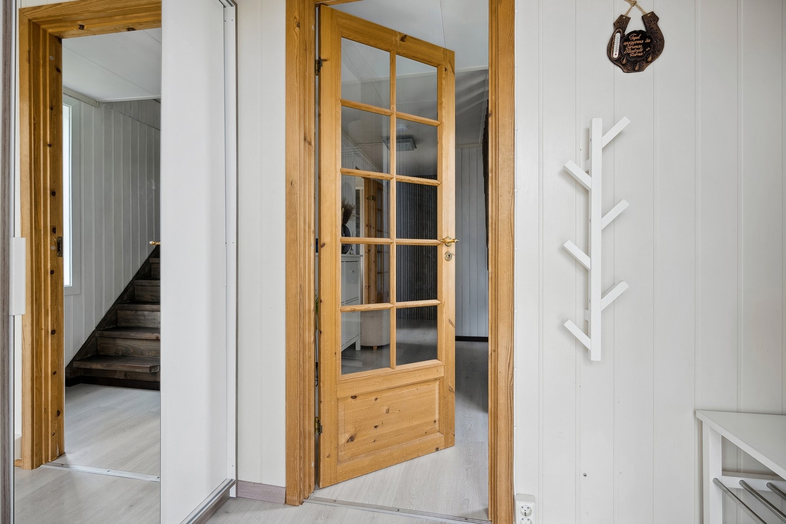 Entrè med garderobe Galleribilde