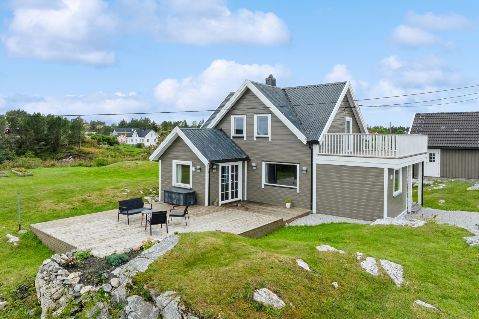 Eiendommen ligger i naturskjønne omgivelser Galleribilde